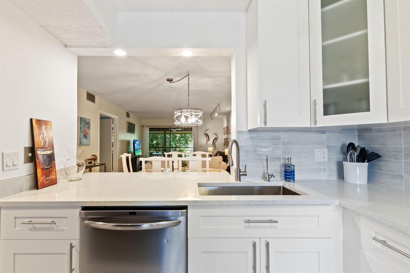 5380 Cedar Lake Drive # 304, Boynton Beach FL 33437 photo 2