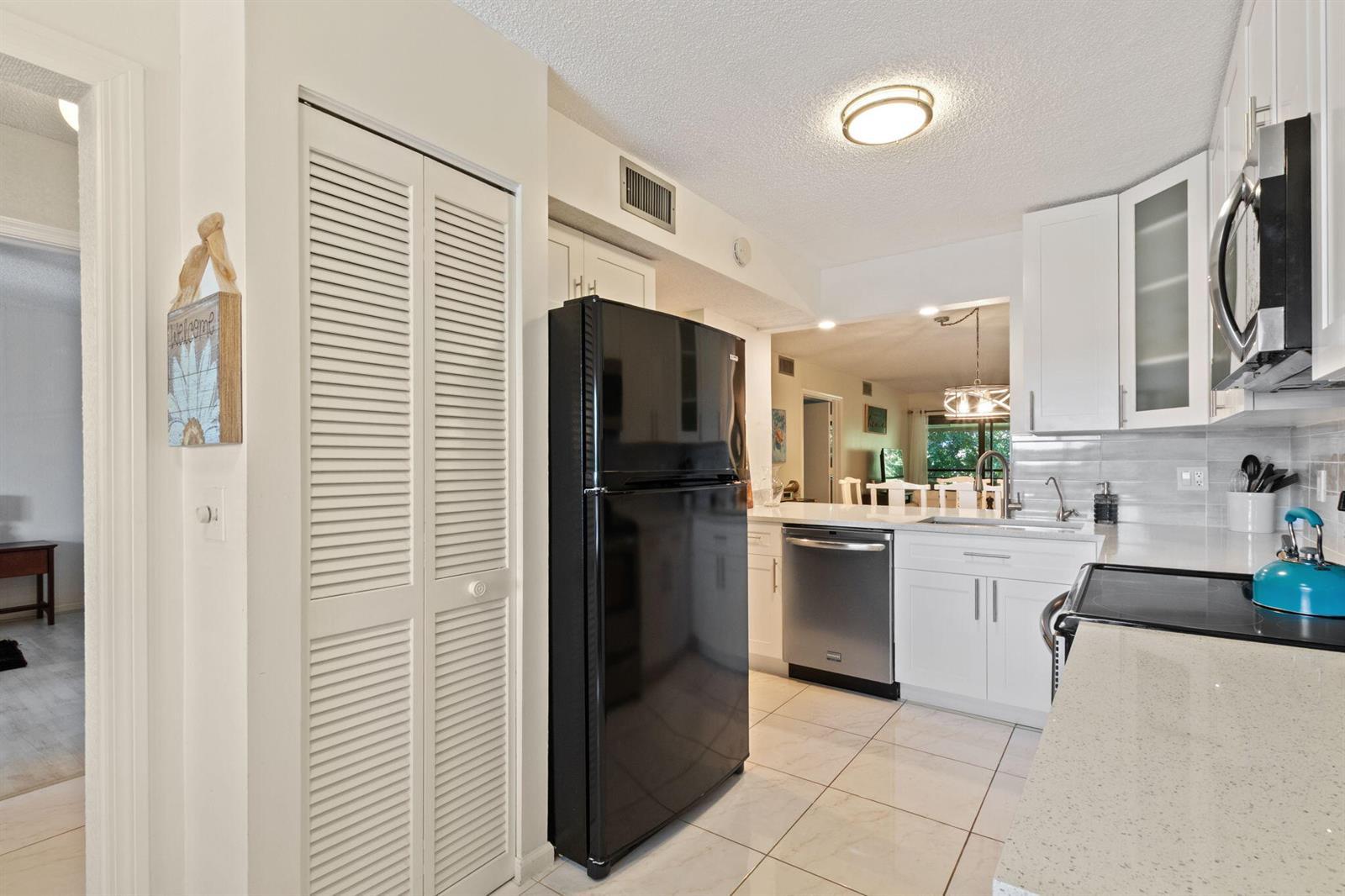 5380 Cedar Lake Drive # 304, Boynton Beach FL 33437 photo 4