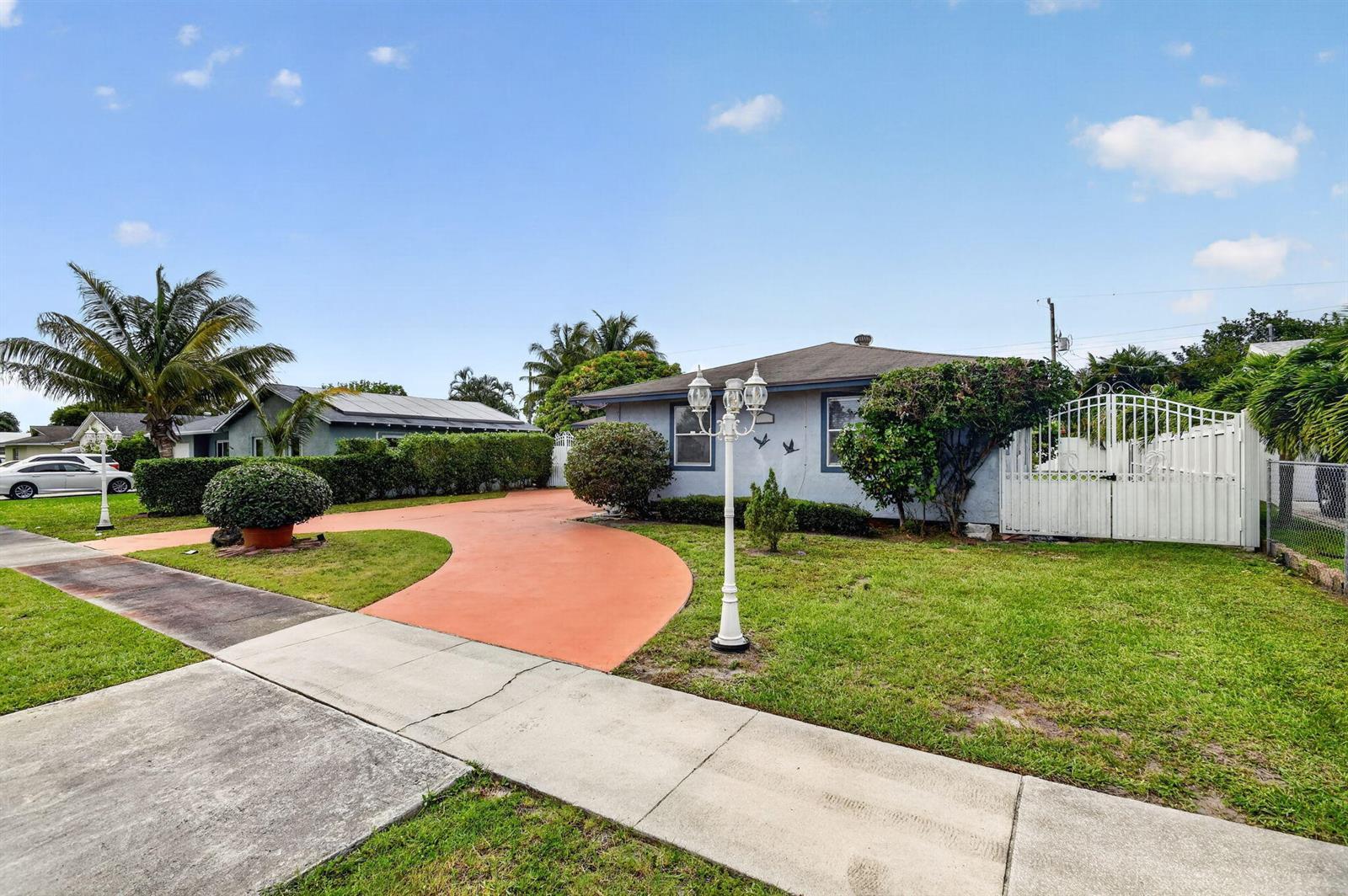 4033 Kent Avenue, FL 33461 photo 2