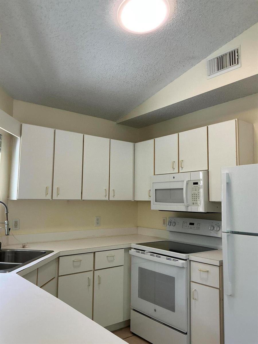 2820 Stoneway Lane, Fort Pierce FL 34982 photo 2