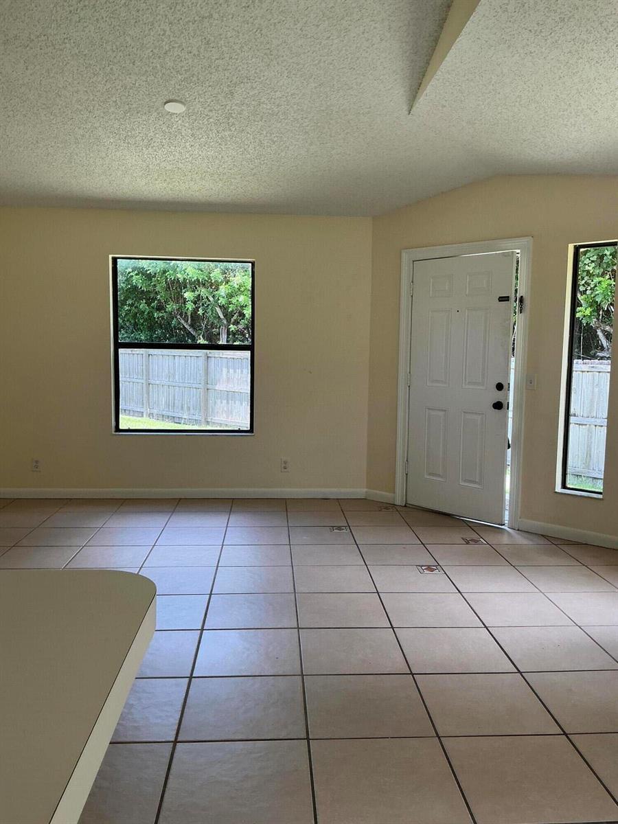 2820 Stoneway Lane, Fort Pierce FL 34982 photo 3