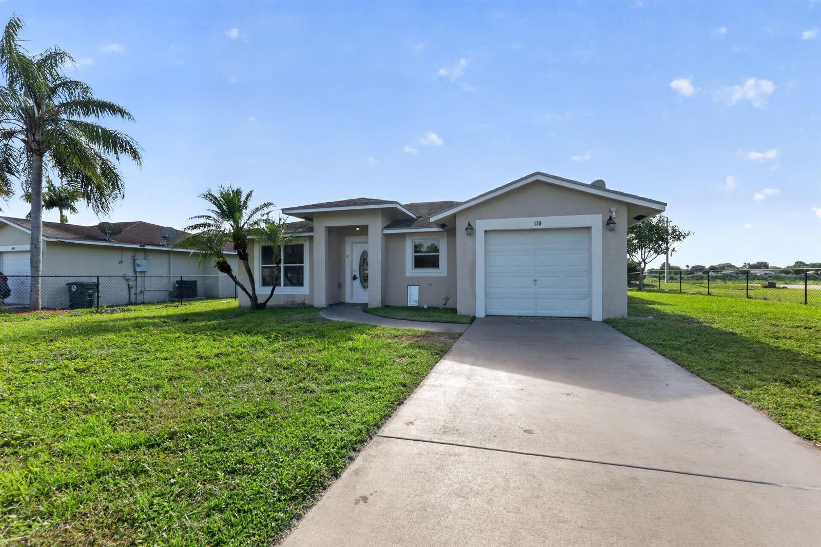 138 Dabou Loop, Belle Glade FL 33430 photo 2