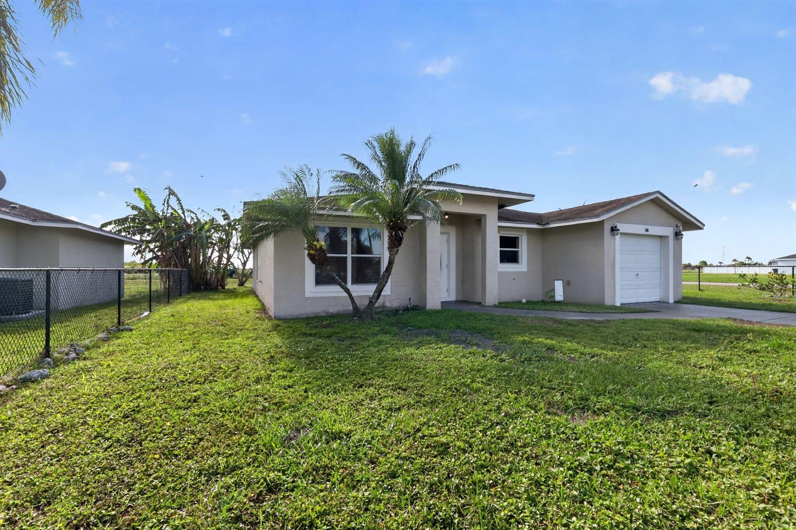 138 Dabou Loop, Belle Glade FL 33430 photo 3