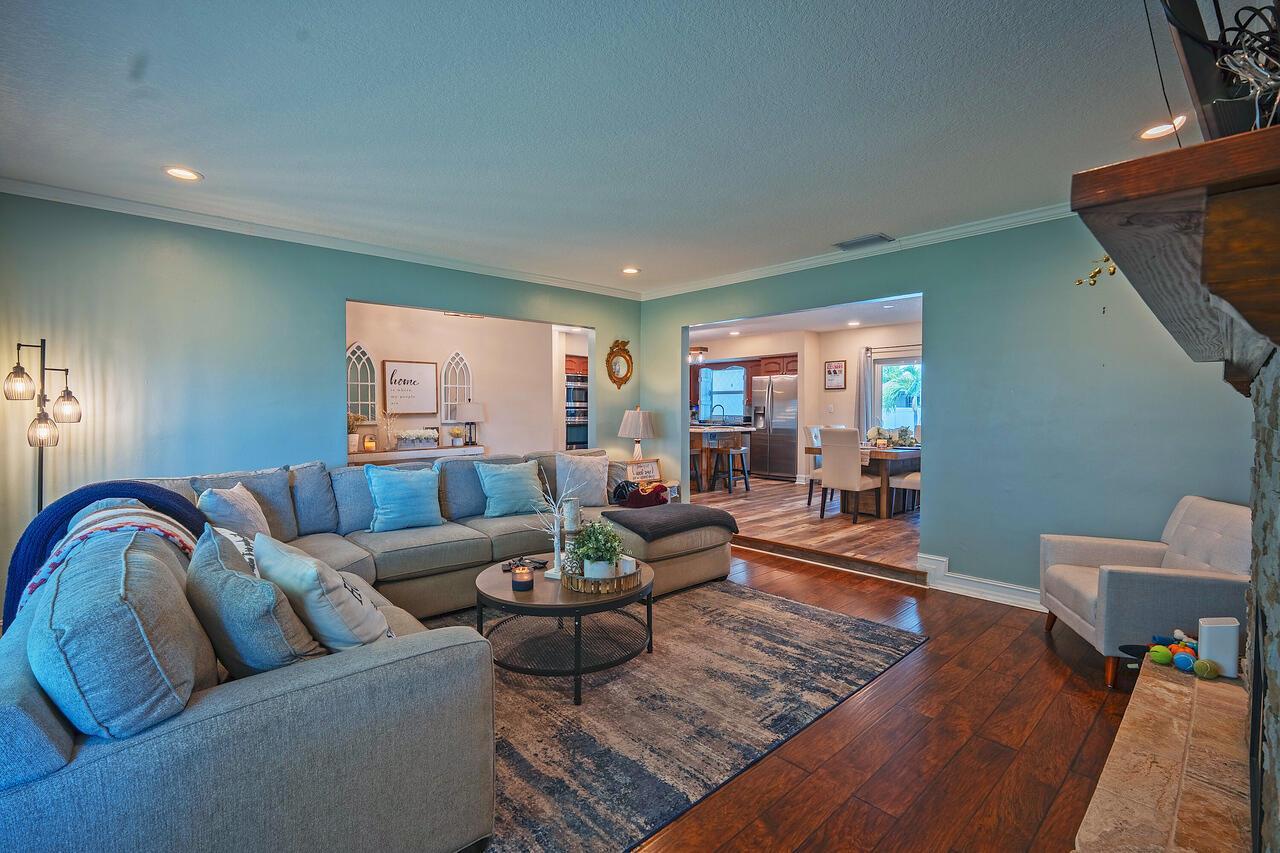 8651 NW 18th Street, Pembroke Pines FL 33024 photo 4