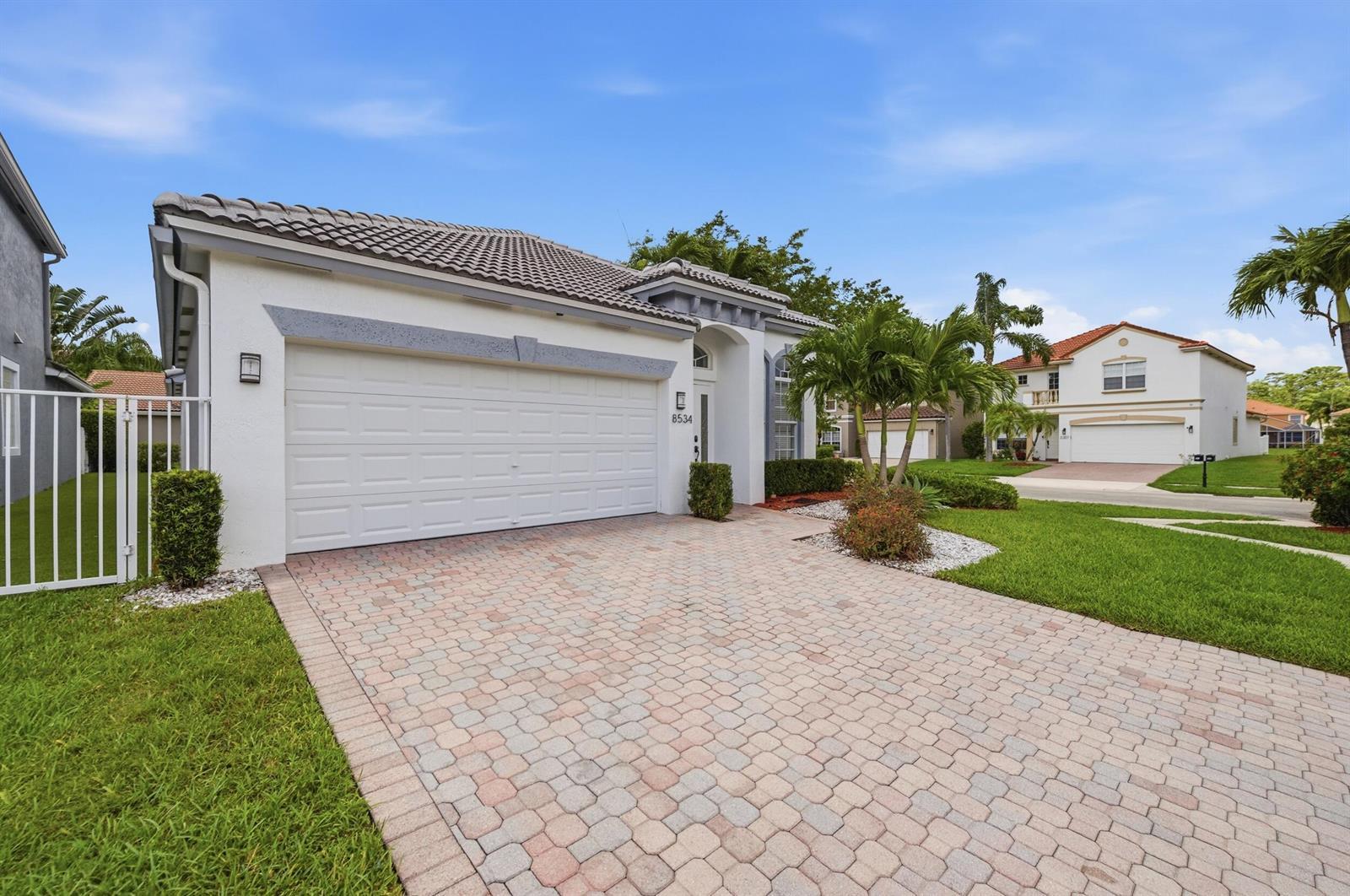 8534 Vía D Oro, Boca Raton FL 33433 photo 2