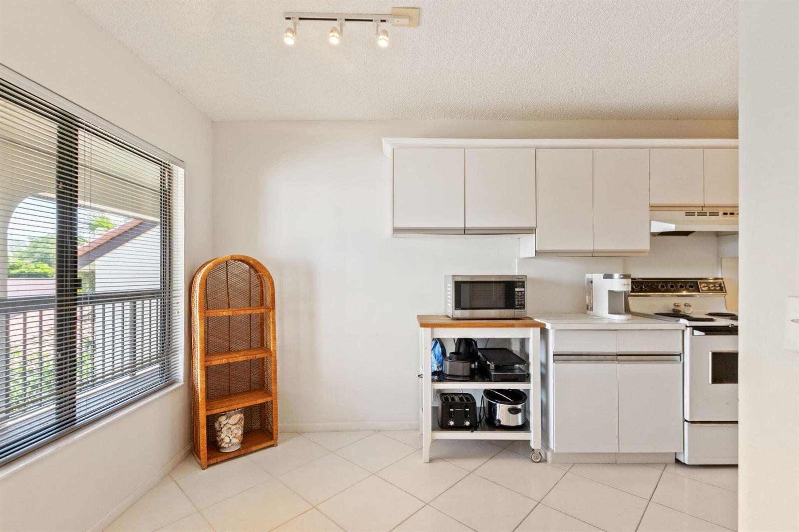 5380 Cedar Lake Drive # 303, Boynton Beach FL 33437 photo 3