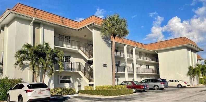 400 Wilma Circle # 105, Riviera Beach FL 33404 photo 2