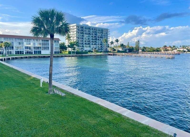 400 Wilma Circle # 105, Riviera Beach FL 33404
