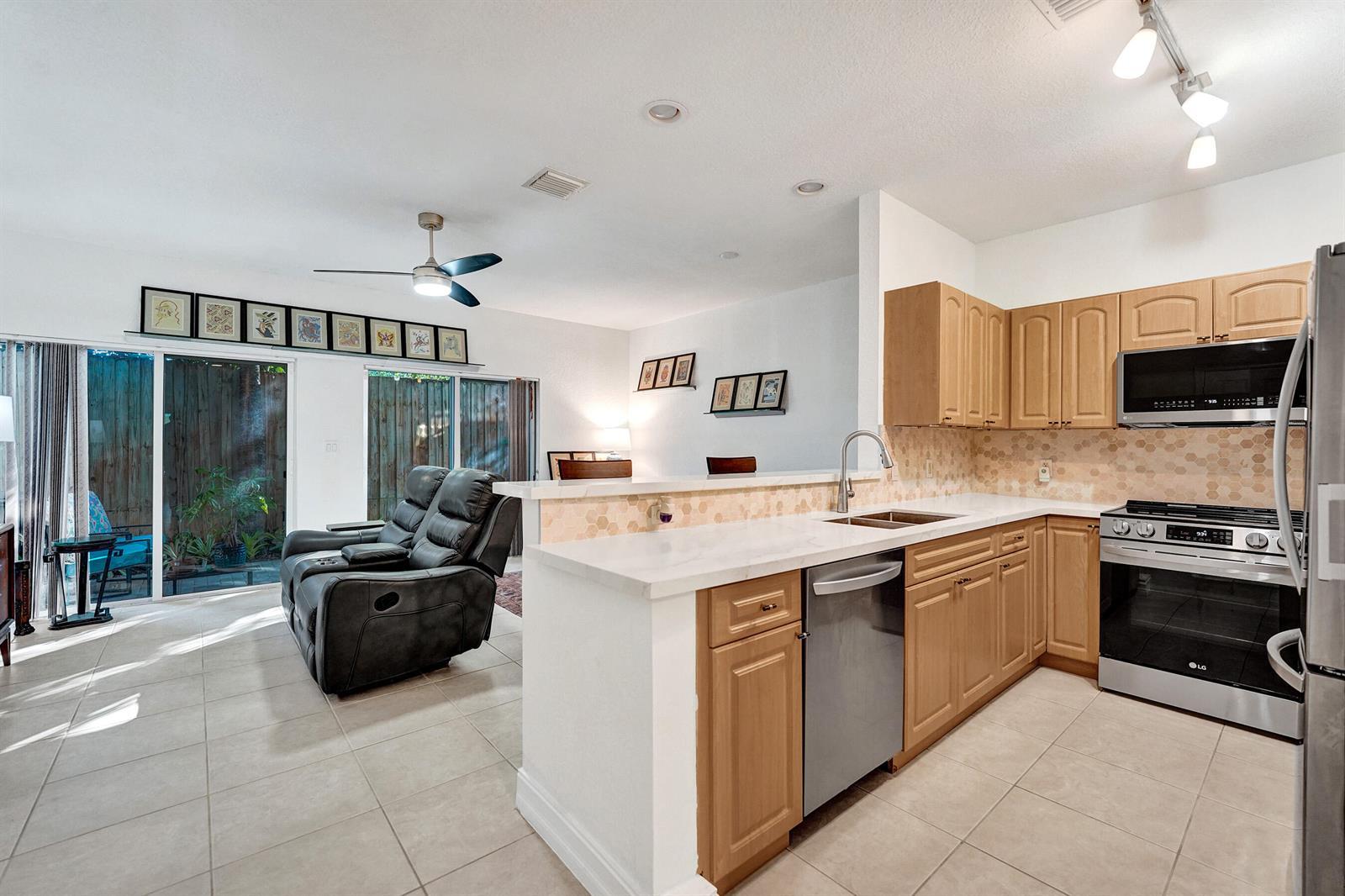 1743 NE 4th Avenue # F4, Fort Lauderdale FL 33305