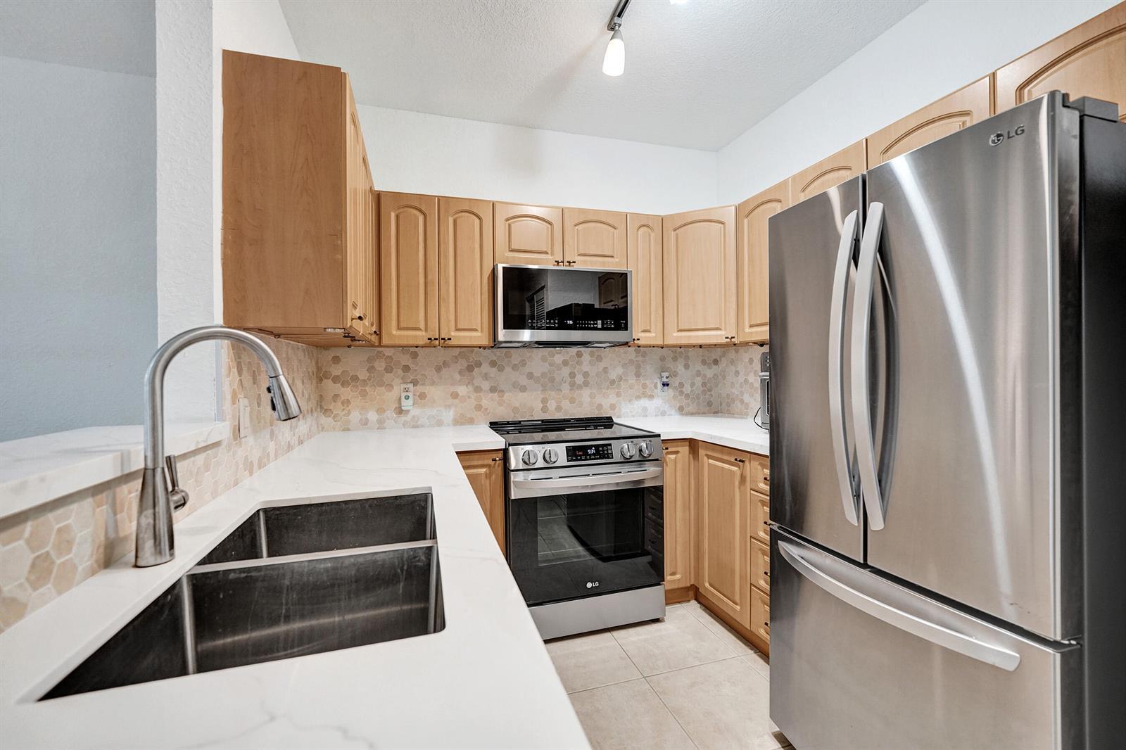 1743 NE 4th Avenue # F4, Fort Lauderdale FL 33305 photo 5