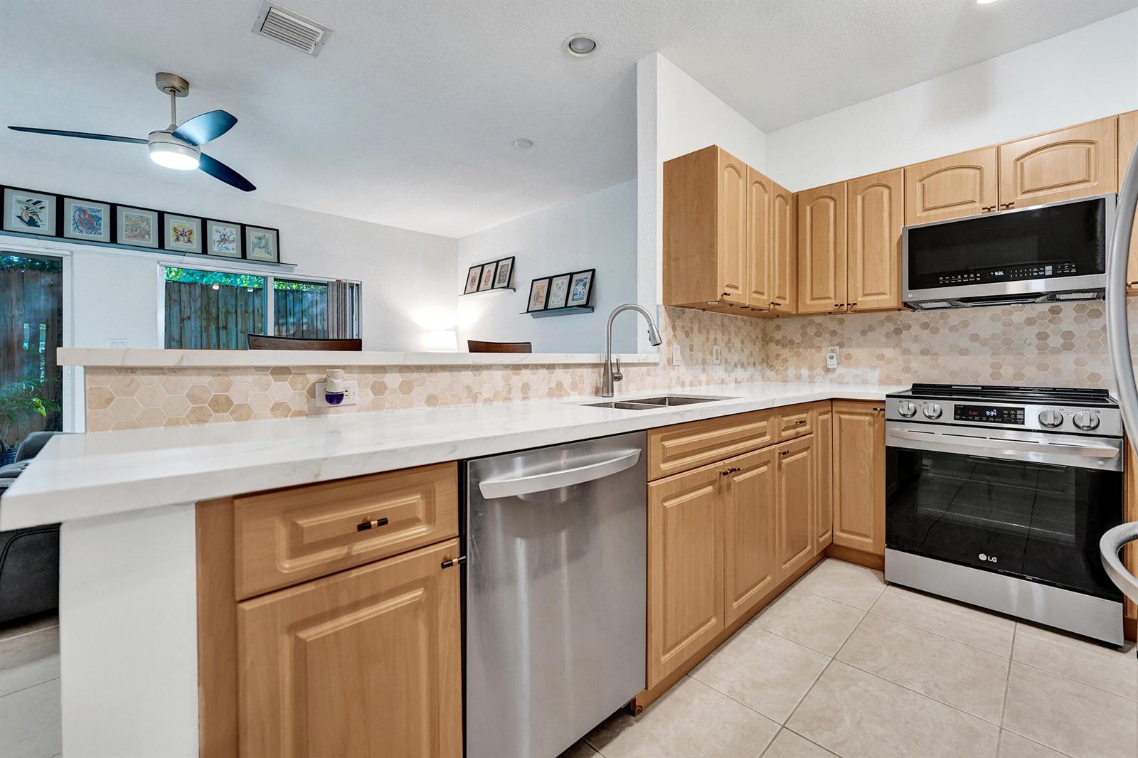 1743 NE 4th Avenue # F4, Fort Lauderdale FL 33305 photo 4