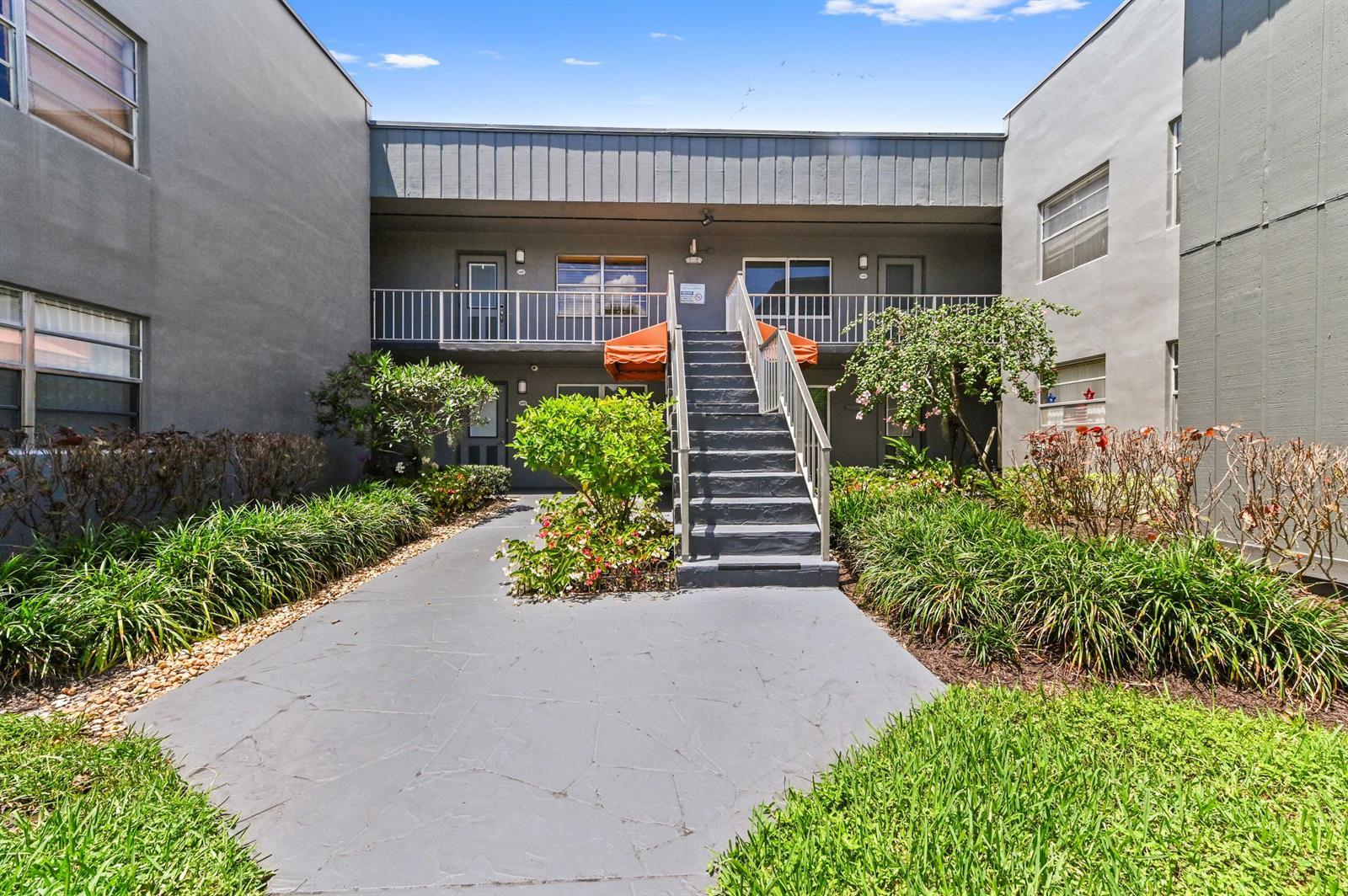 908 Normandy, Delray Beach FL 33484 photo 2
