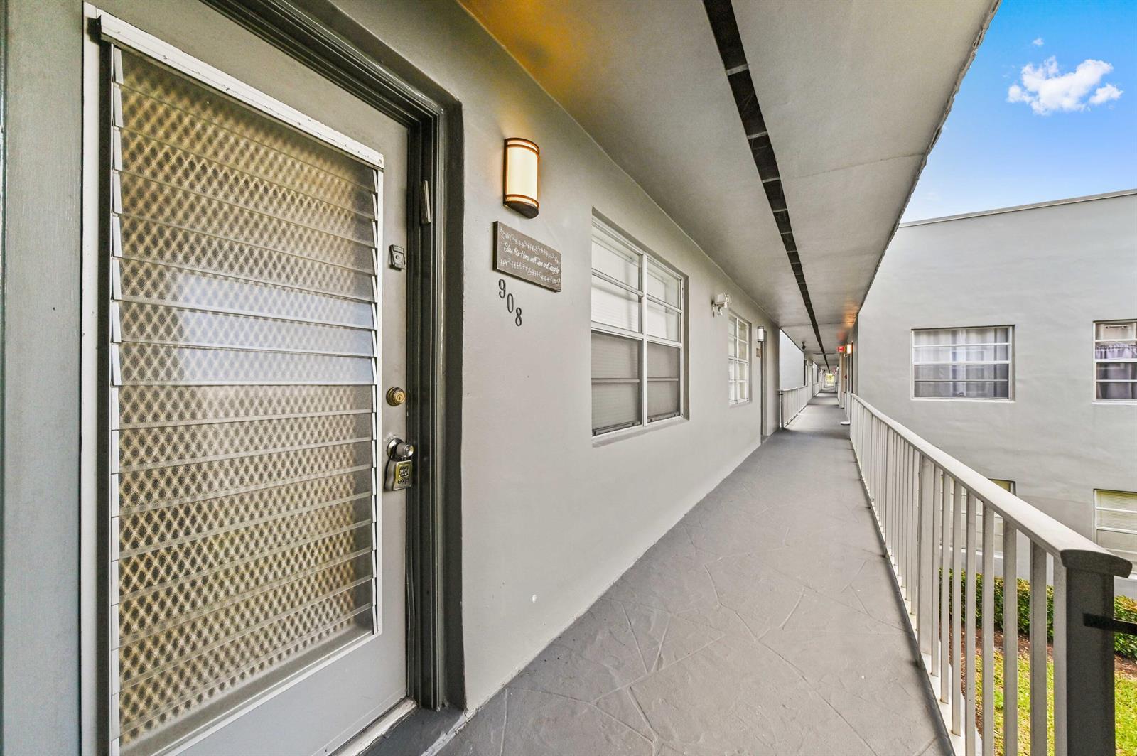 908 Normandy, Delray Beach FL 33484 photo 4
