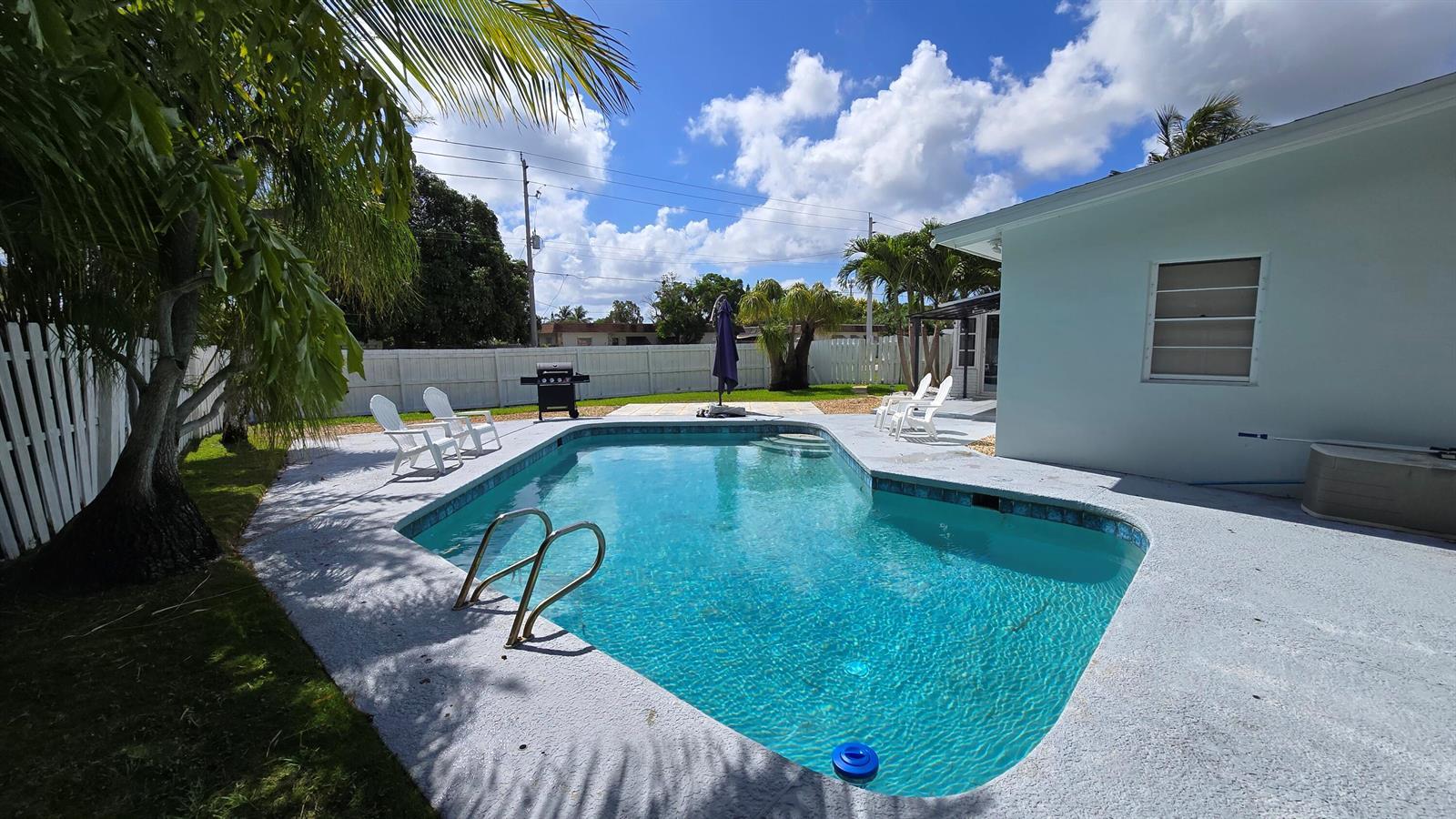 887 W Duval Street, Lantana FL 33462