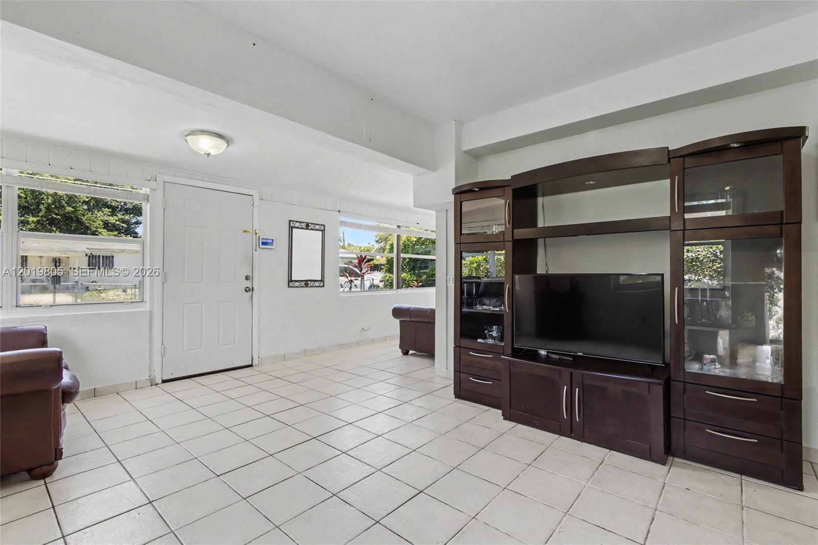 1554 NE 154th Ter, North Miami Beach FL 33162 photo 3