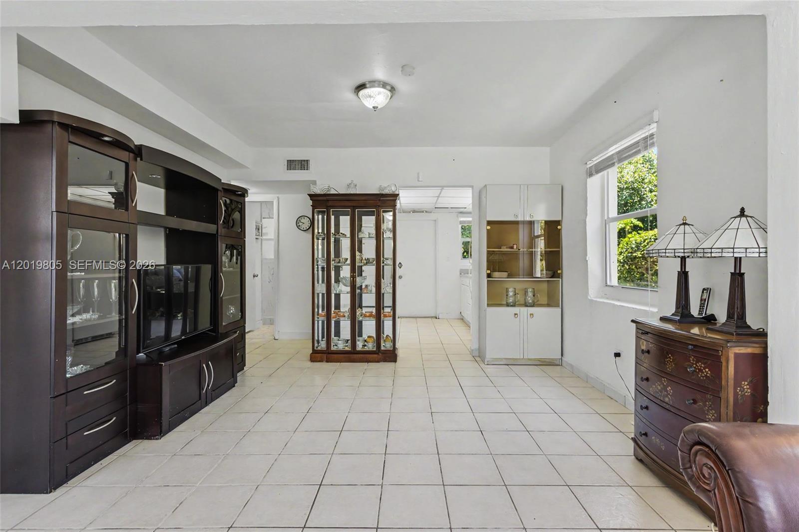 1554 NE 154th Ter, North Miami Beach FL 33162 photo 4