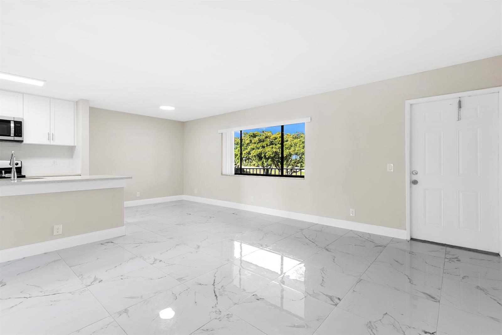 712 Meadows Circle, Boynton Beach FL 33436 photo 2