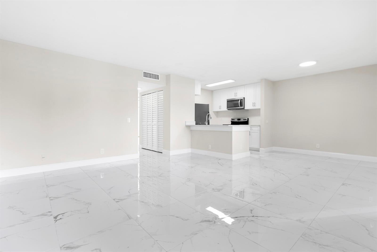 712 Meadows Circle, Boynton Beach FL 33436