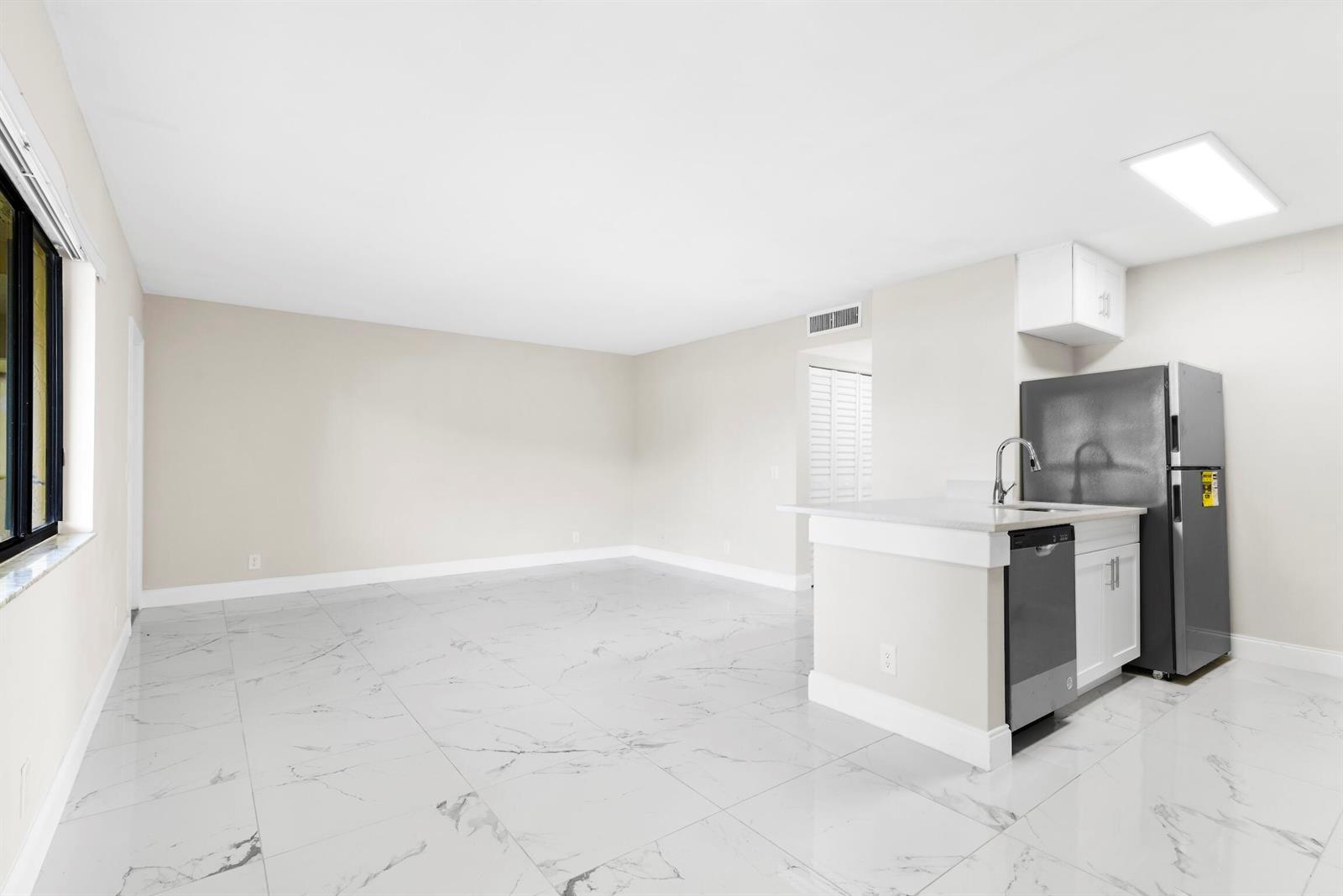 712 Meadows Circle, Boynton Beach FL 33436 photo 4