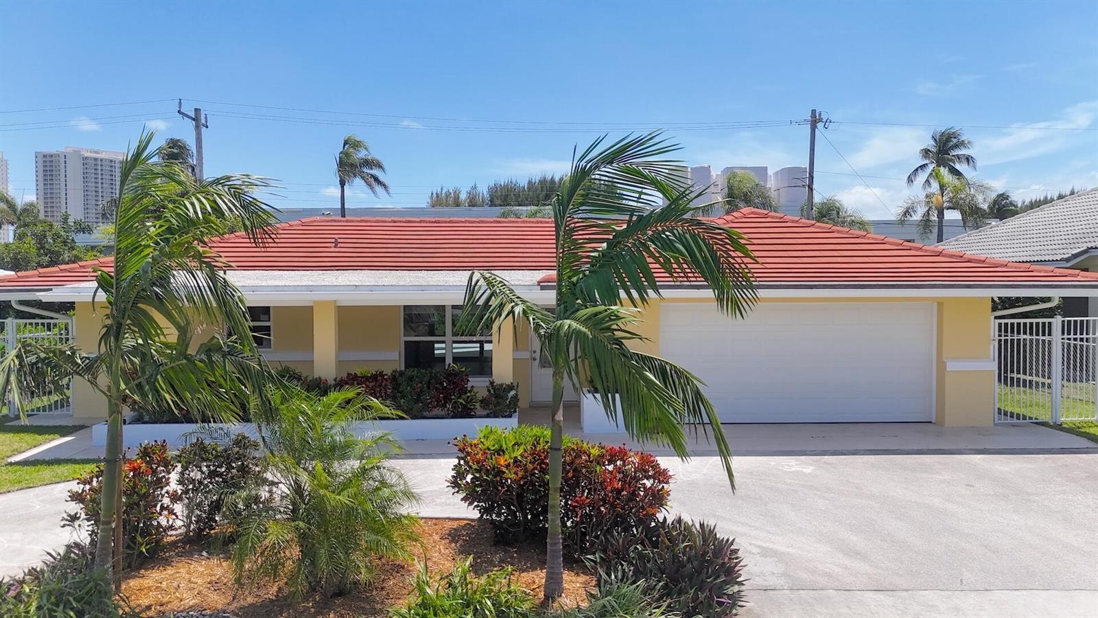 1221 Singer Drive, Singer Island FL 33404 photo 2