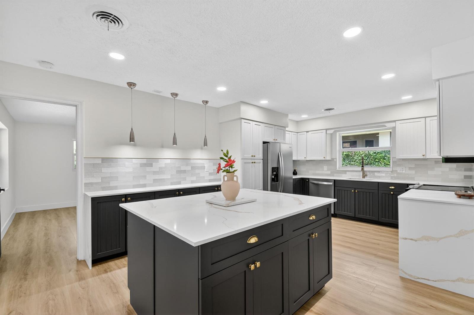 1221 Singer Drive, Singer Island FL 33404 photo 3