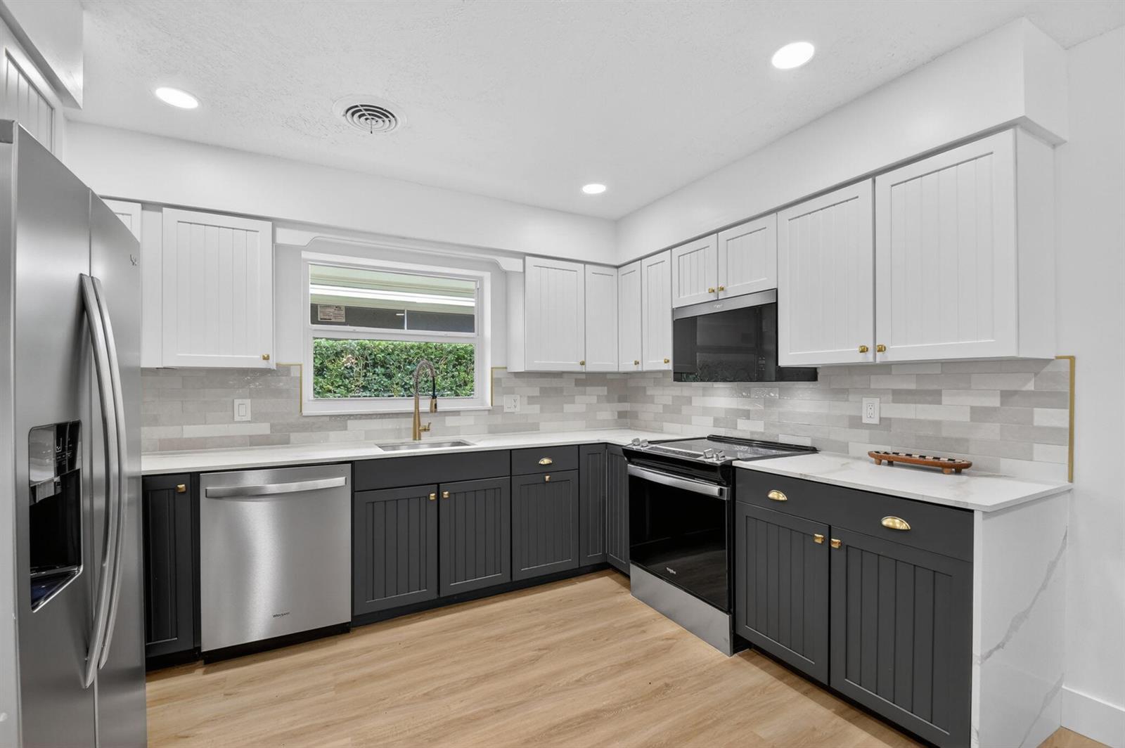 1221 Singer Drive, Singer Island FL 33404 photo 4