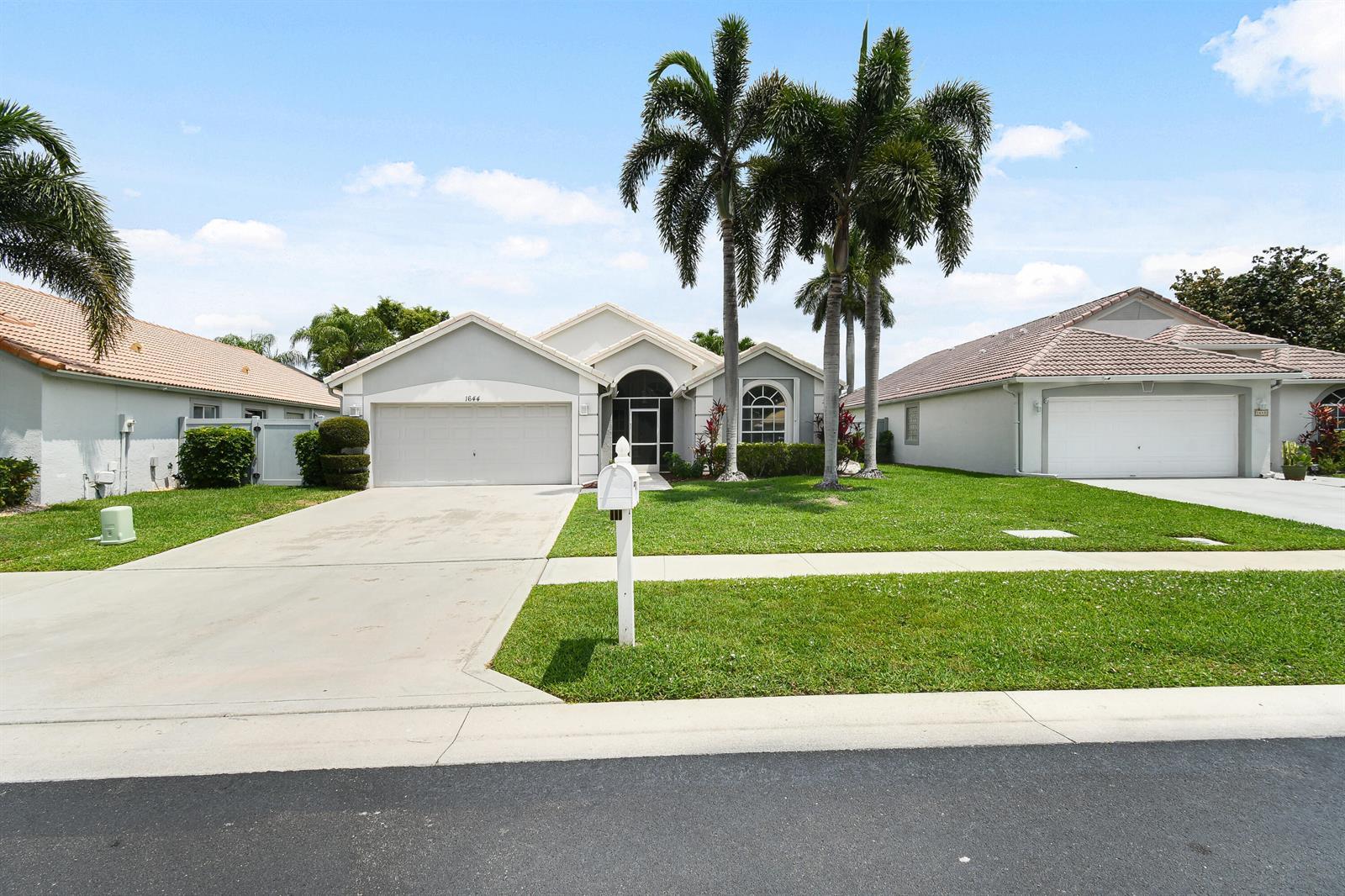 1644 Oak Berry Circle, Wellington FL 33414 photo 2