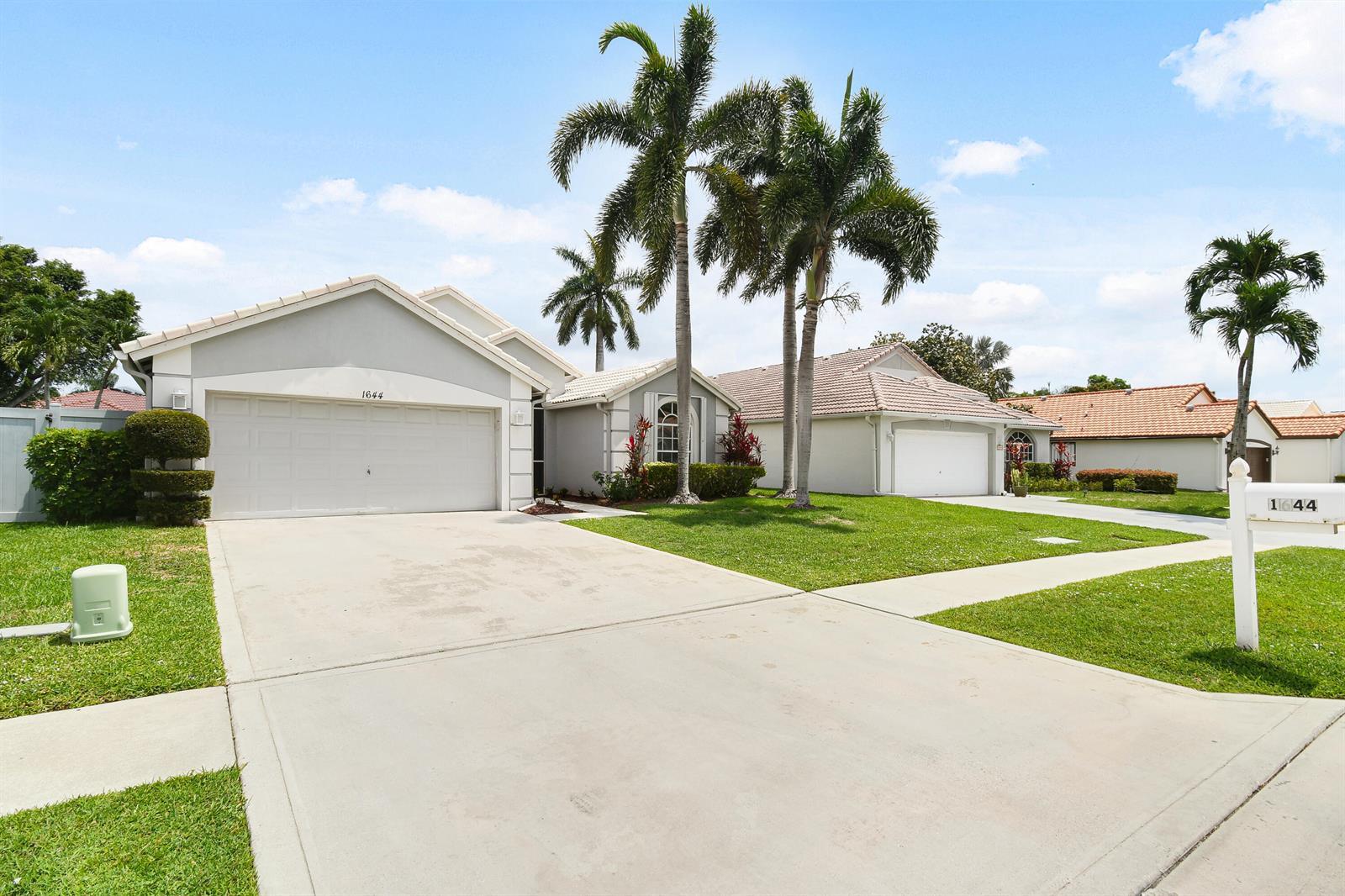 1644 Oak Berry Circle, Wellington FL 33414 photo 3