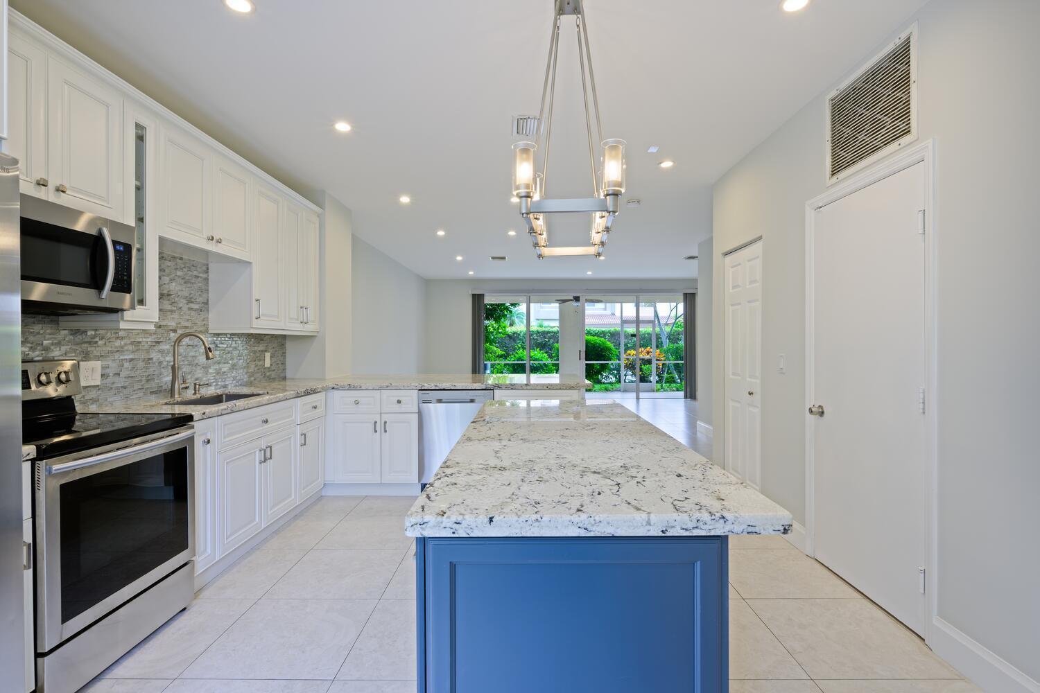 6817 Via Regina, Boca Raton FL 33433 photo 2