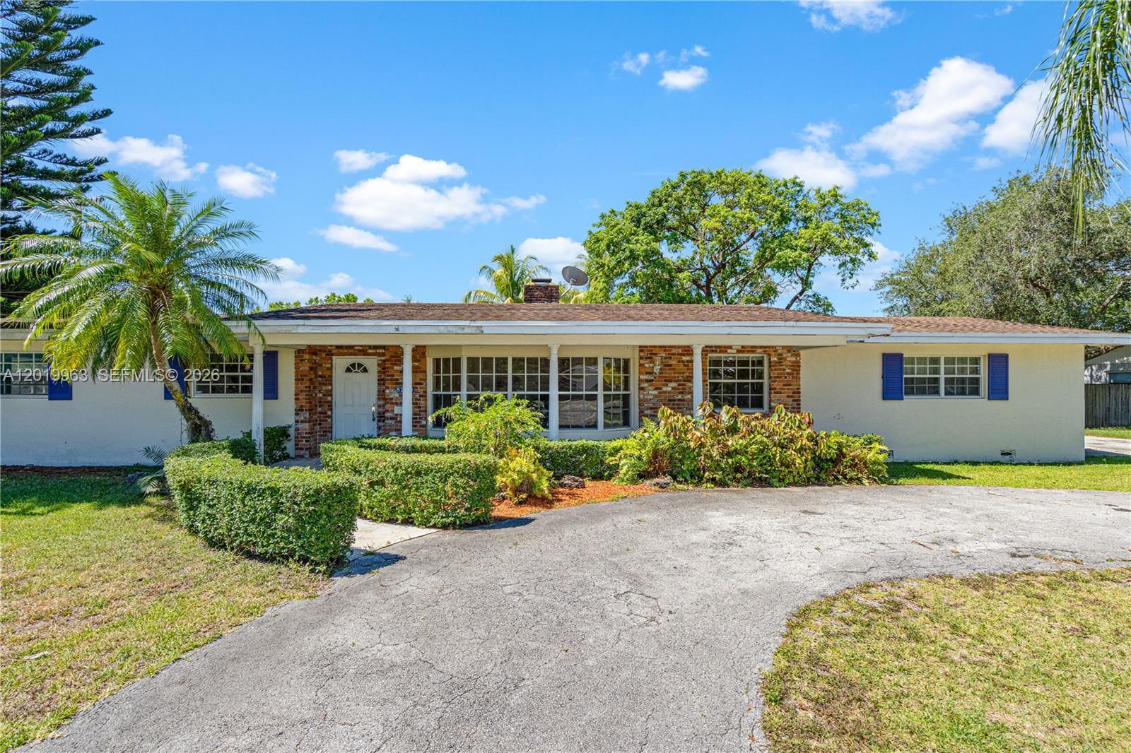 8200 SW 164th St, Palmetto Bay FL 33157