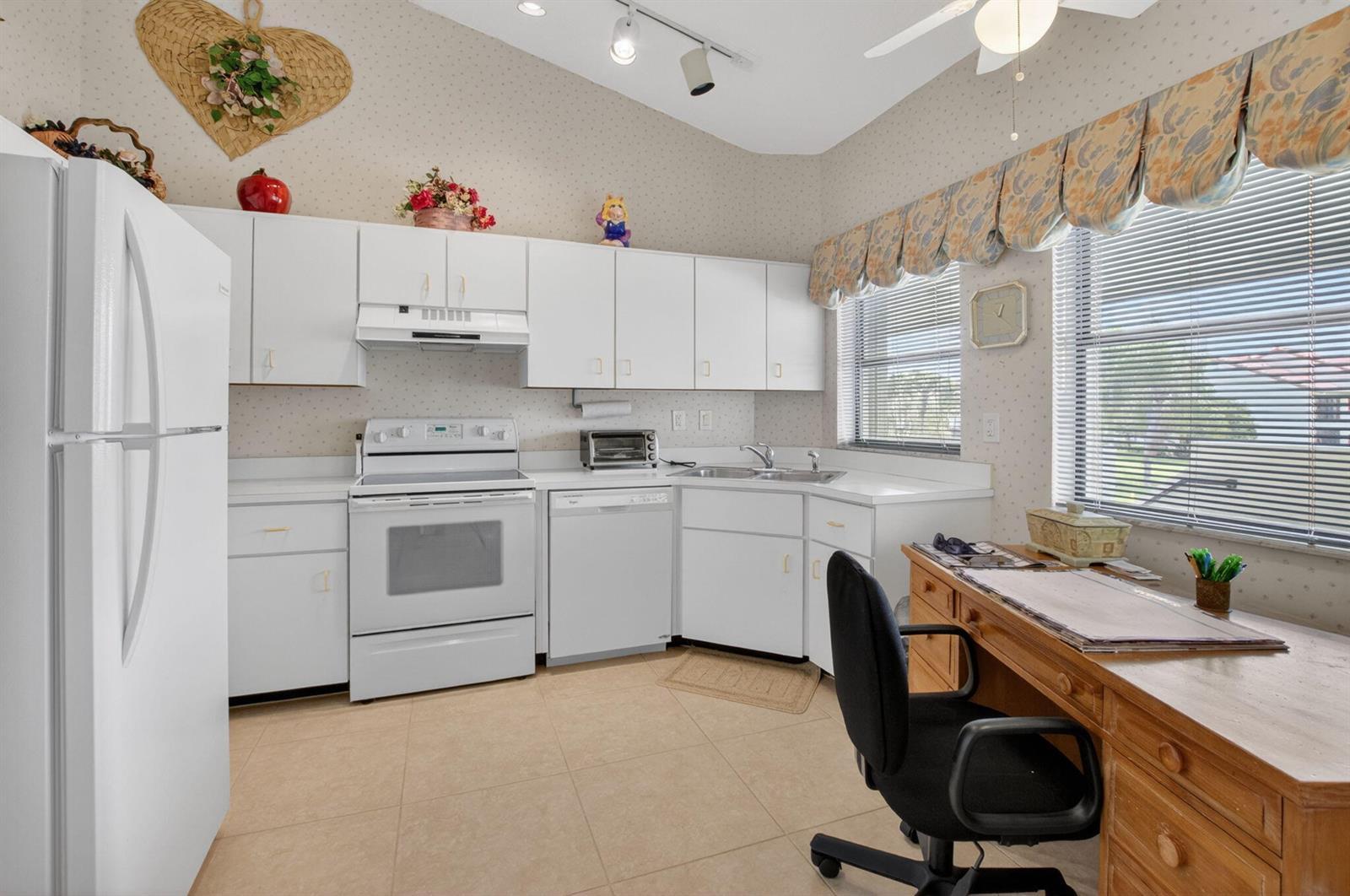 5907 Parkwalk Drive, Boynton Beach FL 33472 photo 3