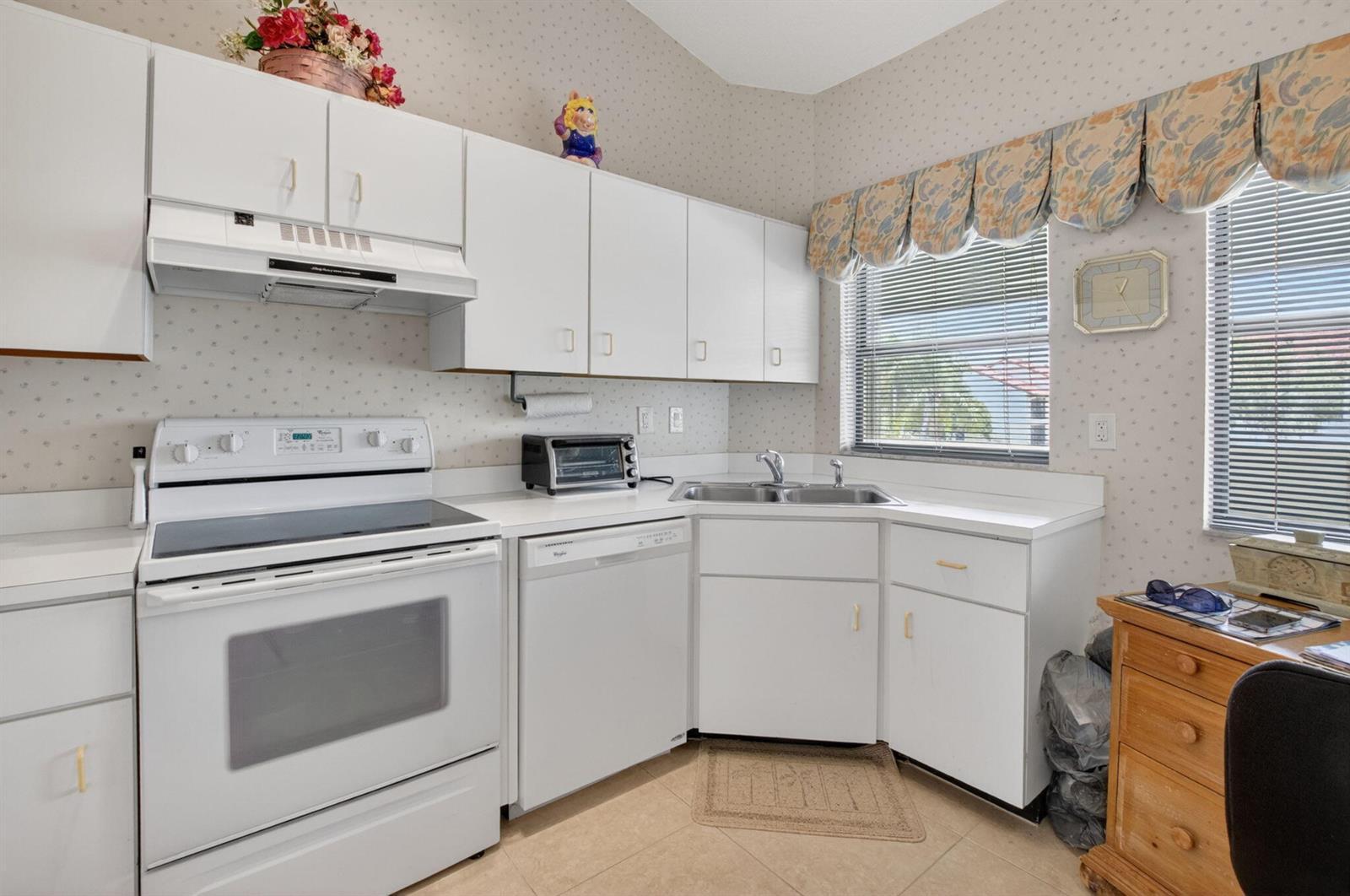 5907 Parkwalk Drive, Boynton Beach FL 33472 photo 4