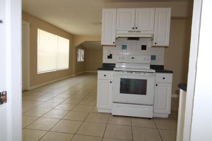 1561 W 11th Street, Riviera Beach FL 33404 photo 4