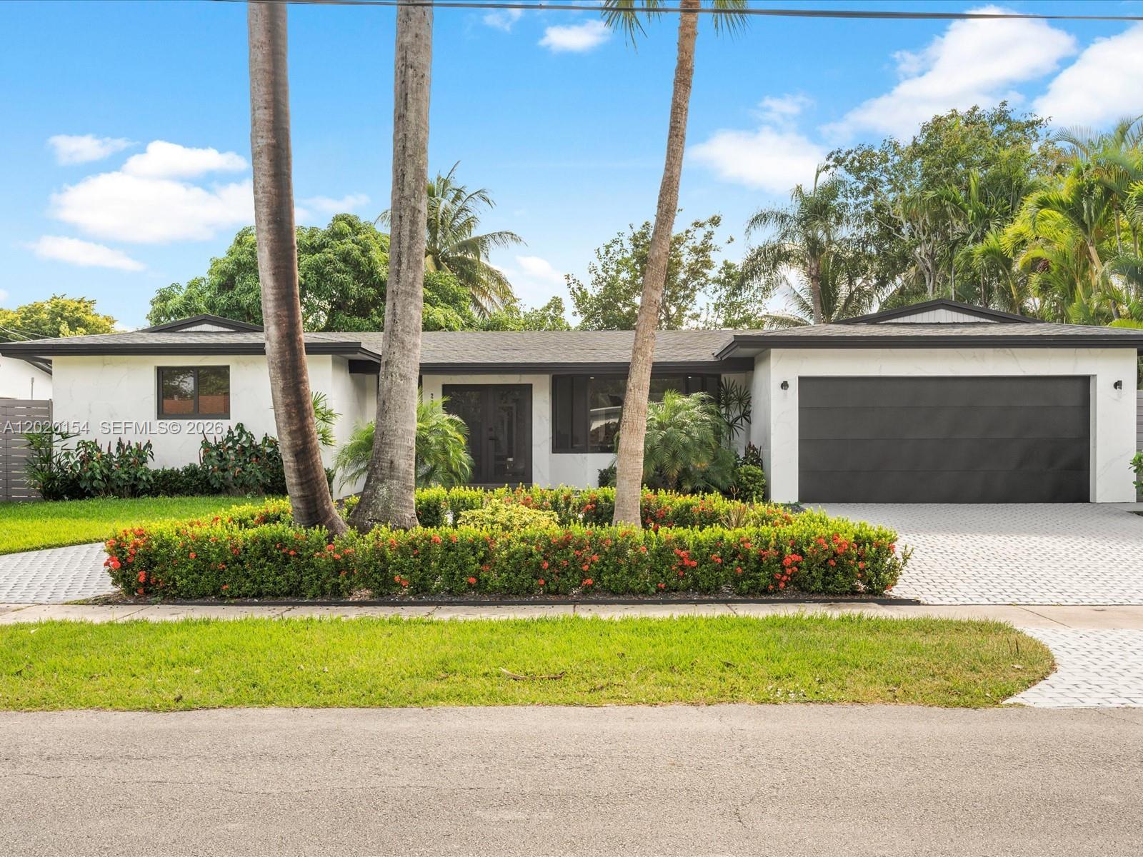 2340 NE 194th St, Miami FL 33180