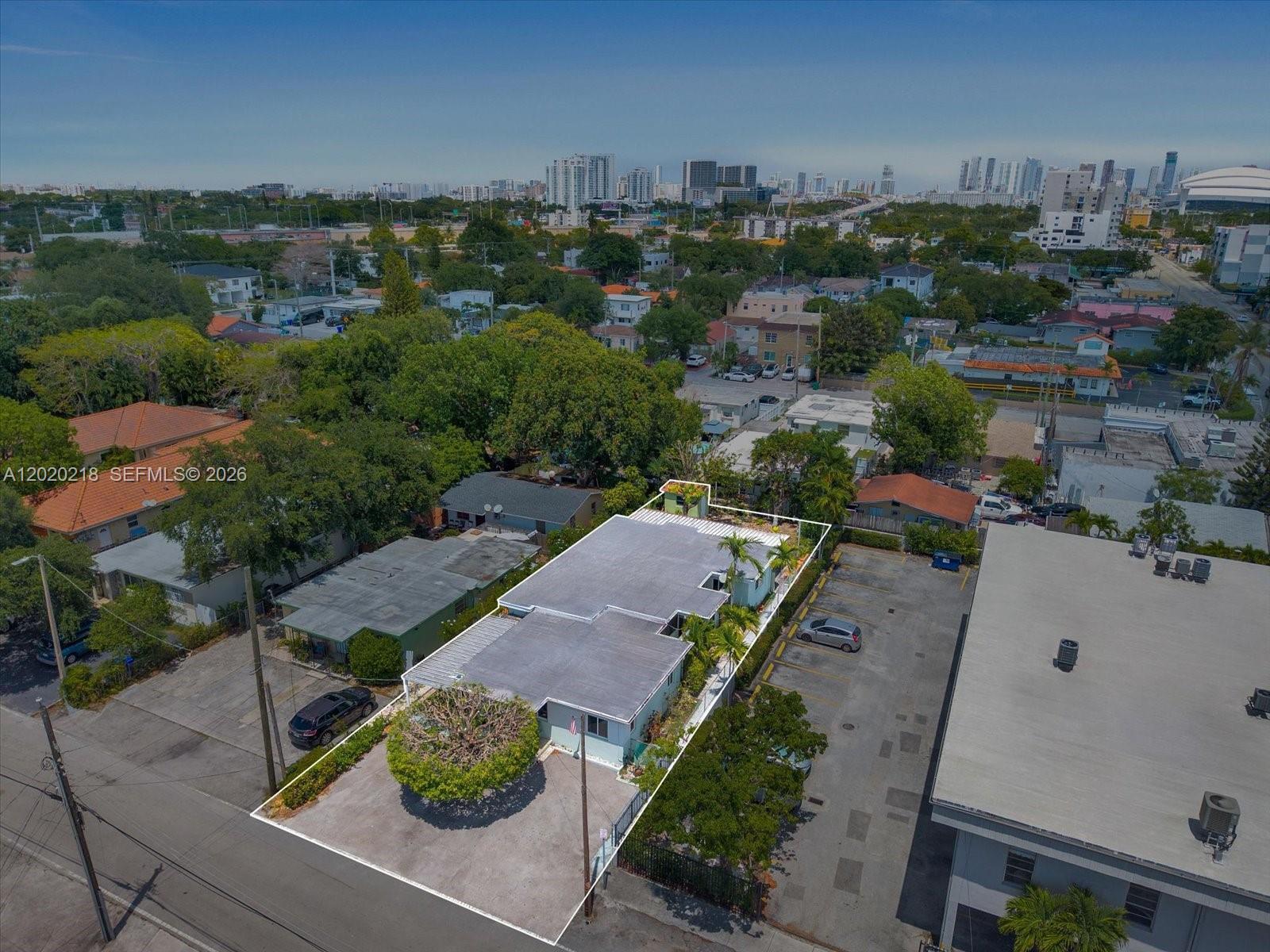725 NW 24th Ct, Miami FL 33125 photo 3
