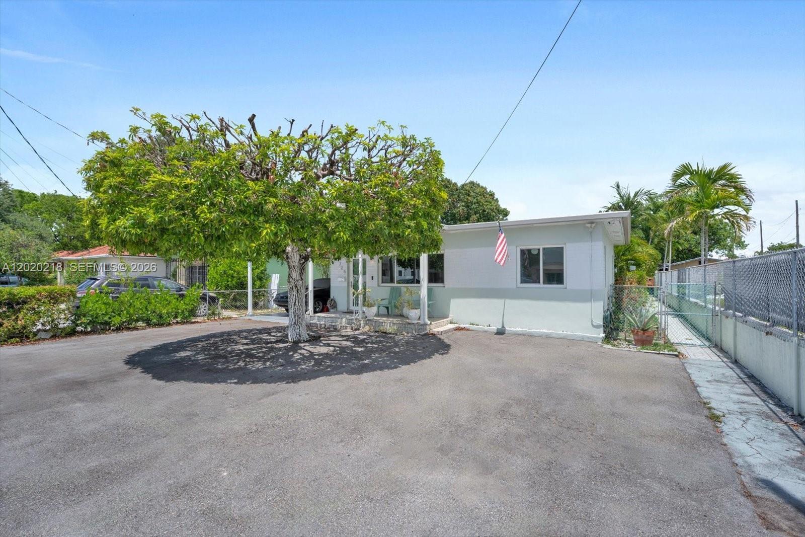 725 NW 24th Ct, Miami FL 33125