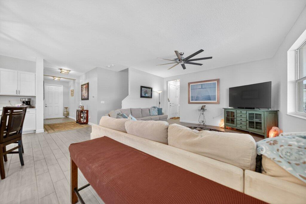 7528 NW Deysbrook Lane, Port St. Lucie FL 34987 photo 4