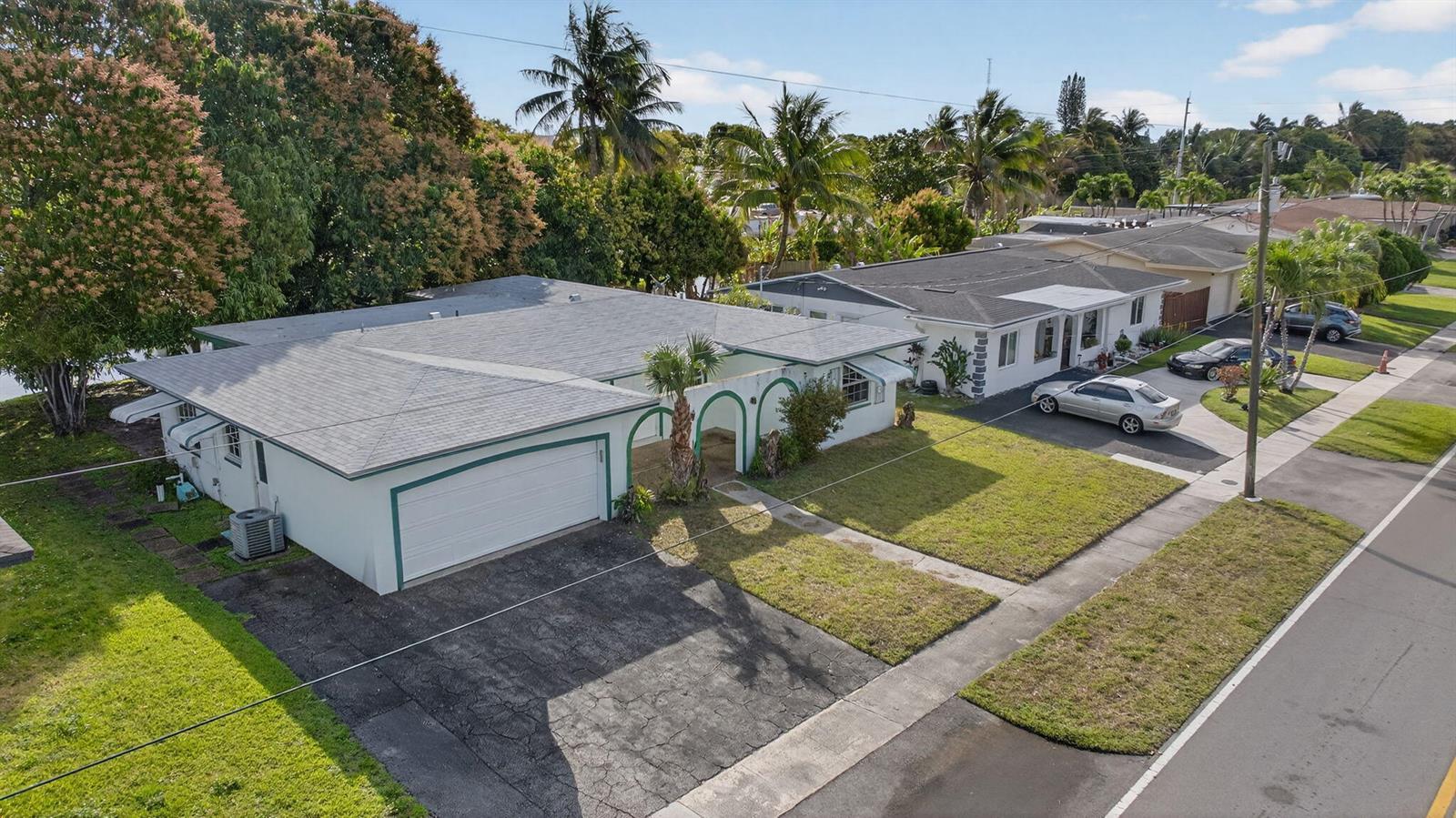 2540 NW 34th Terrace, Lauderdale Lakes FL 33311 photo 2