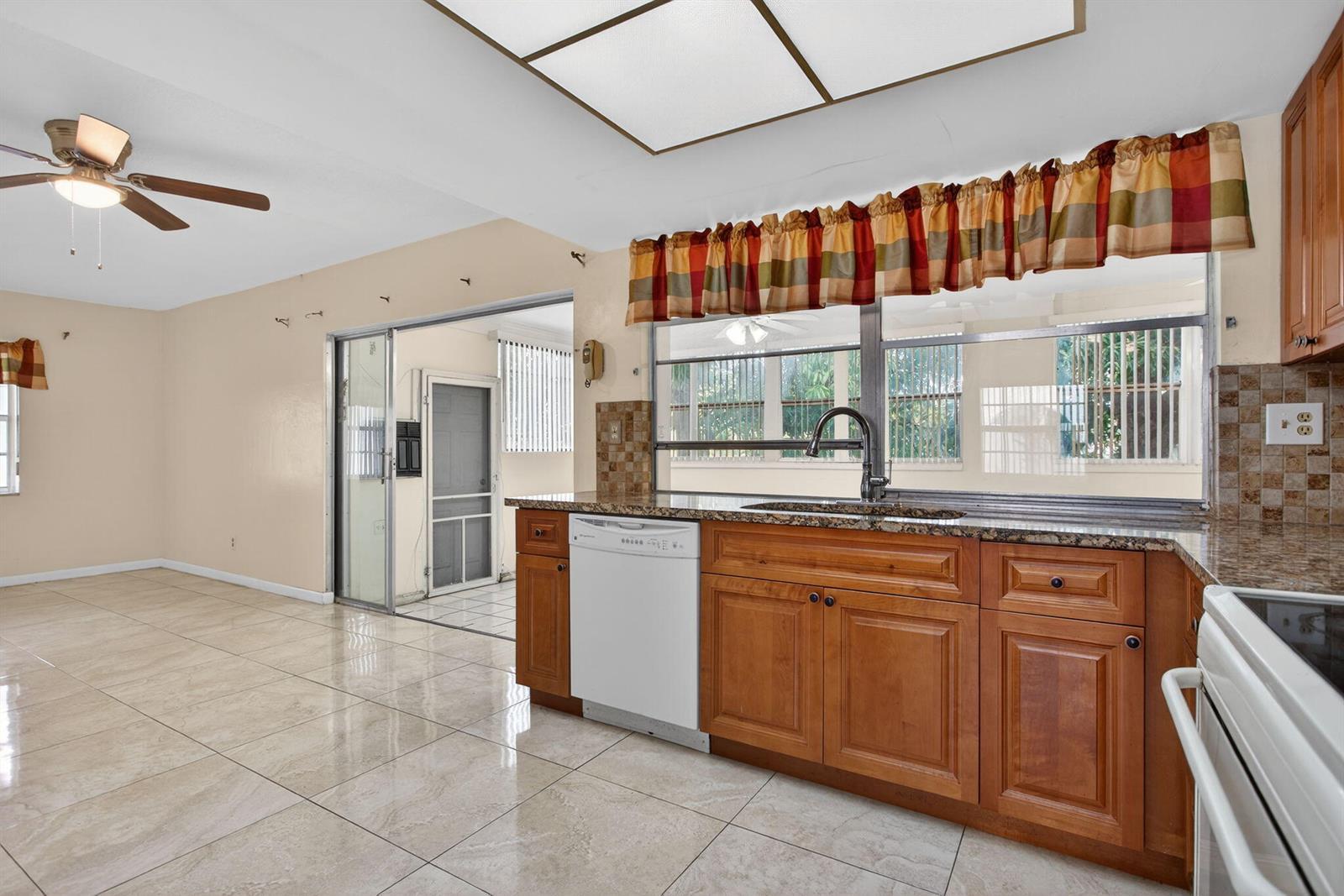 2540 NW 34th Terrace, Lauderdale Lakes FL 33311 photo 5