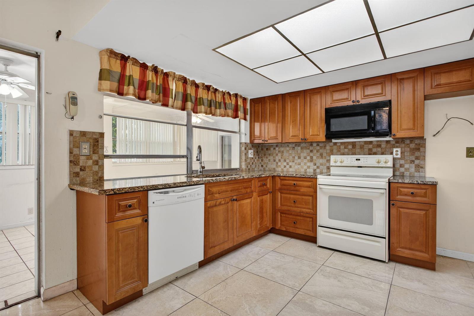 2540 NW 34th Terrace, Lauderdale Lakes FL 33311 photo 4