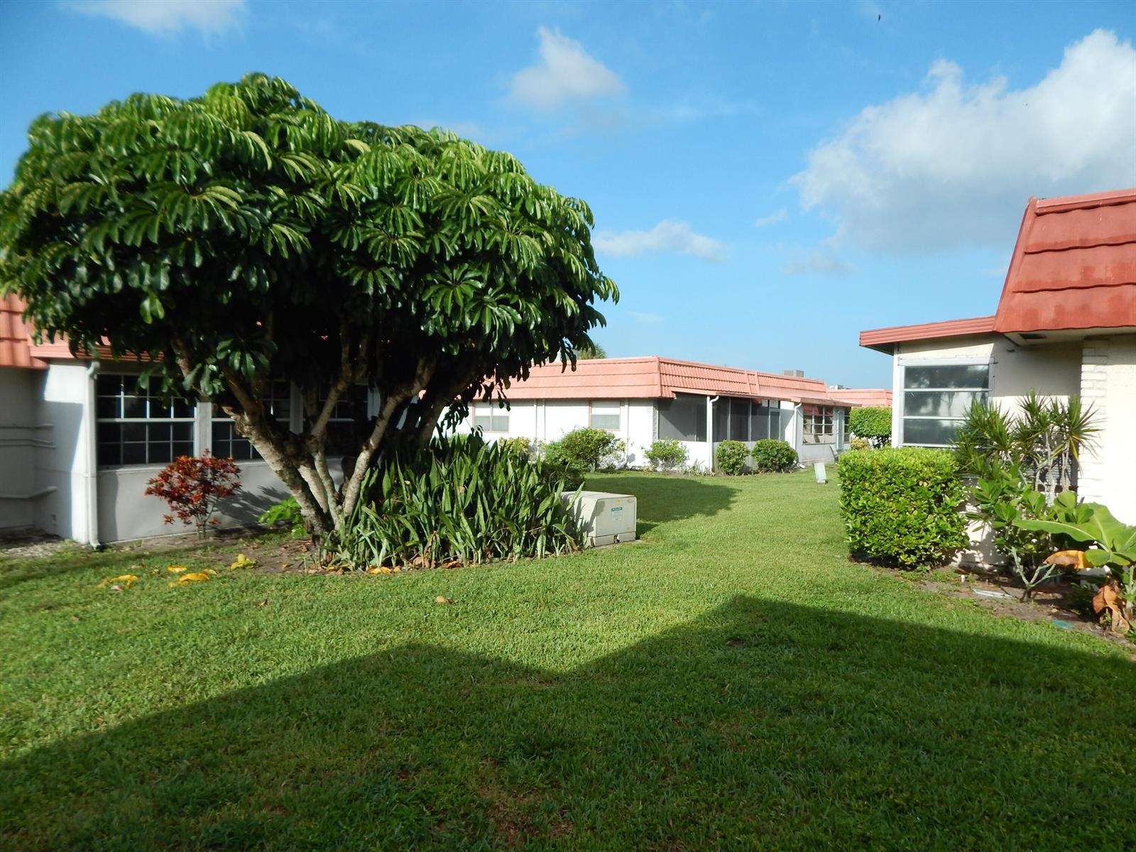 242 Seville K # 242, Delray Beach FL 33446 photo 2