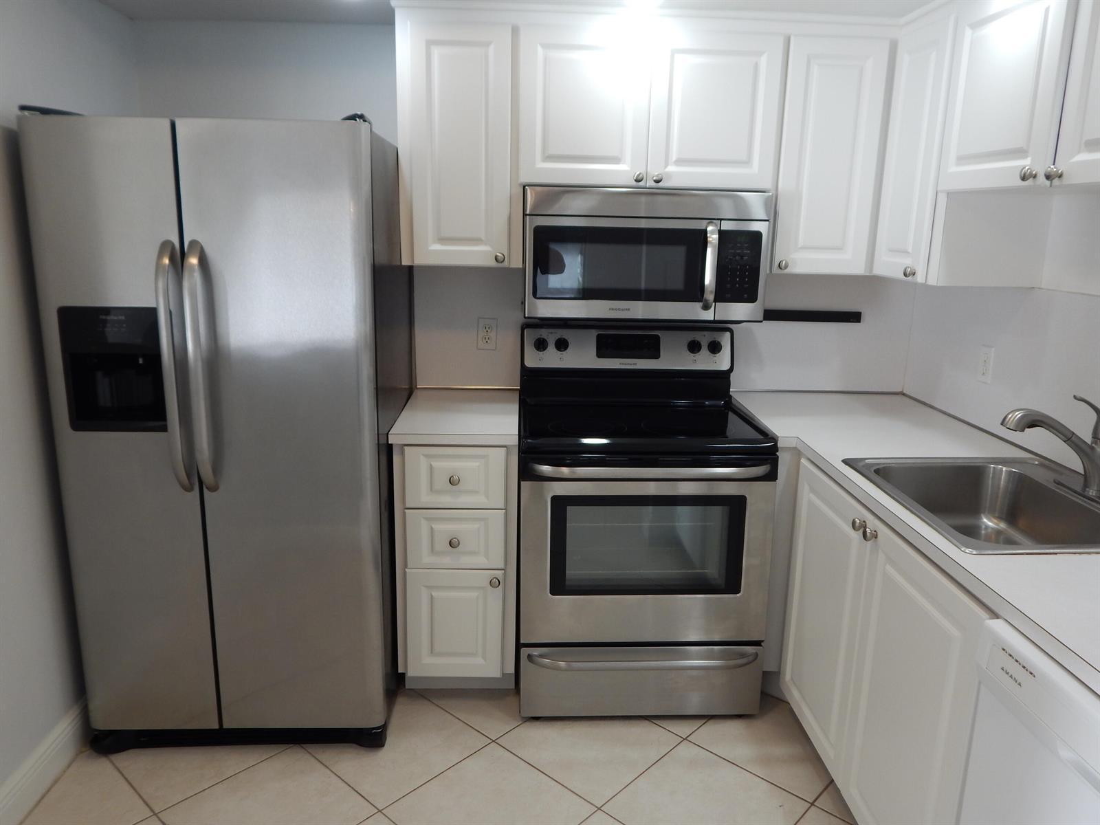 242 Seville K # 242, Delray Beach FL 33446 photo 3