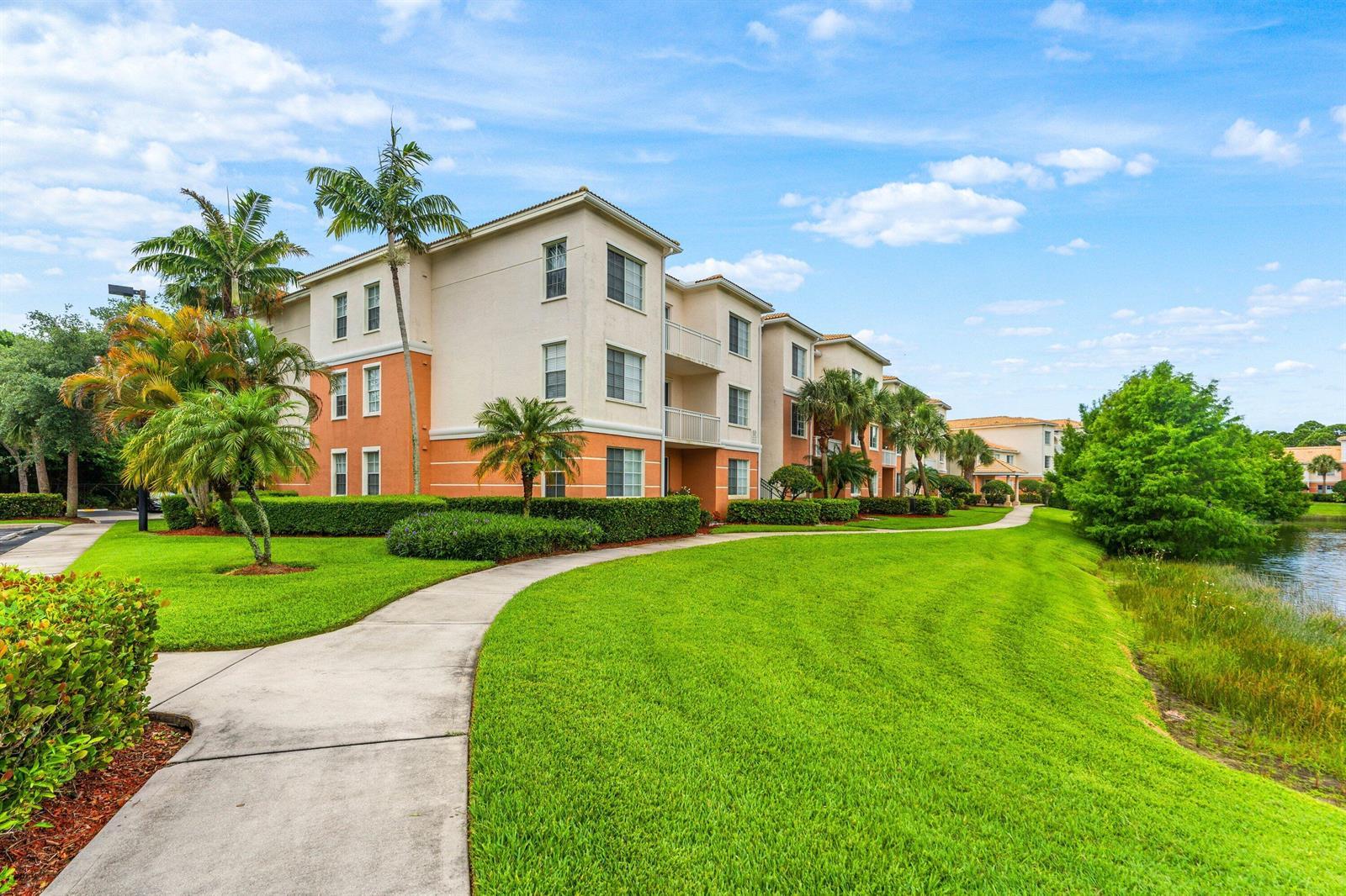 10106 W Myrtlewood Cir Circle W, Palm Beach Gardens FL 33418
