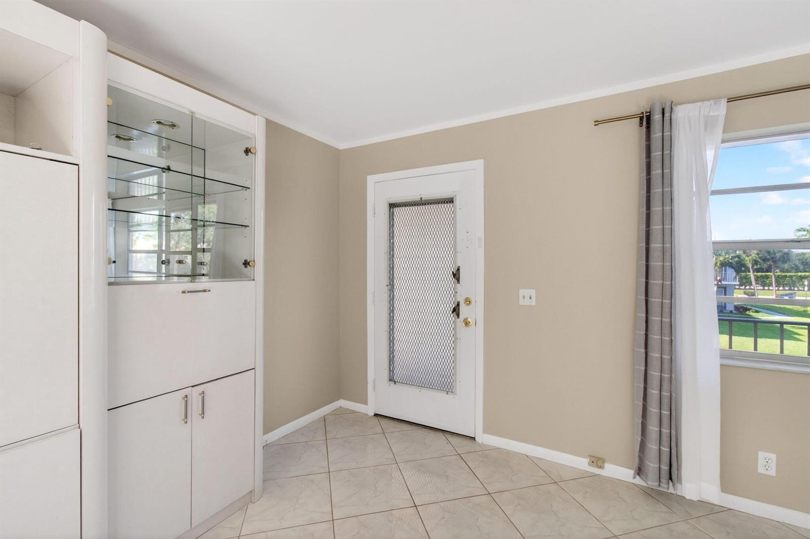 95 Burgundy B, Delray Beach FL 33484 photo 3