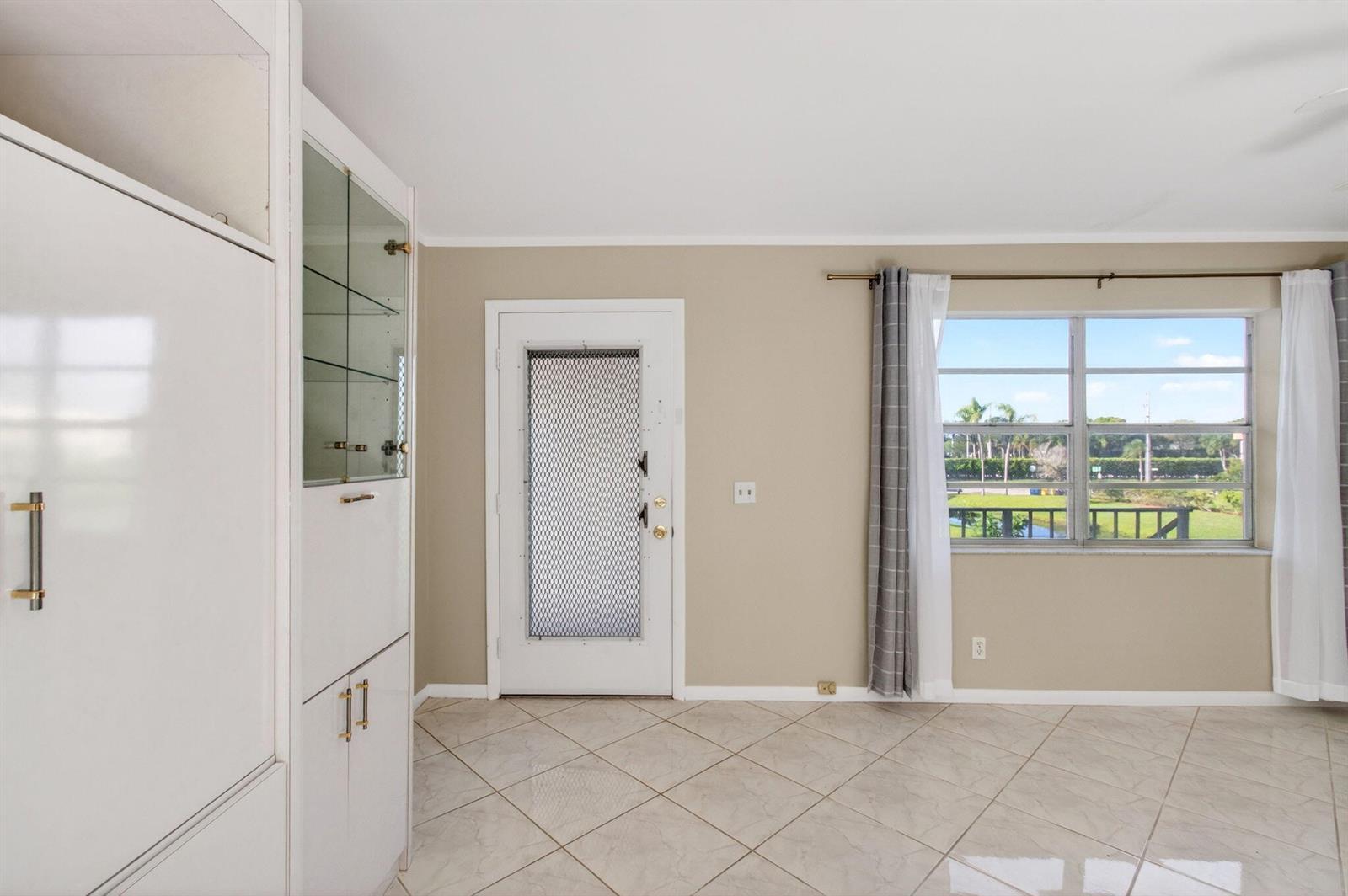 95 Burgundy B, Delray Beach FL 33484 photo 4
