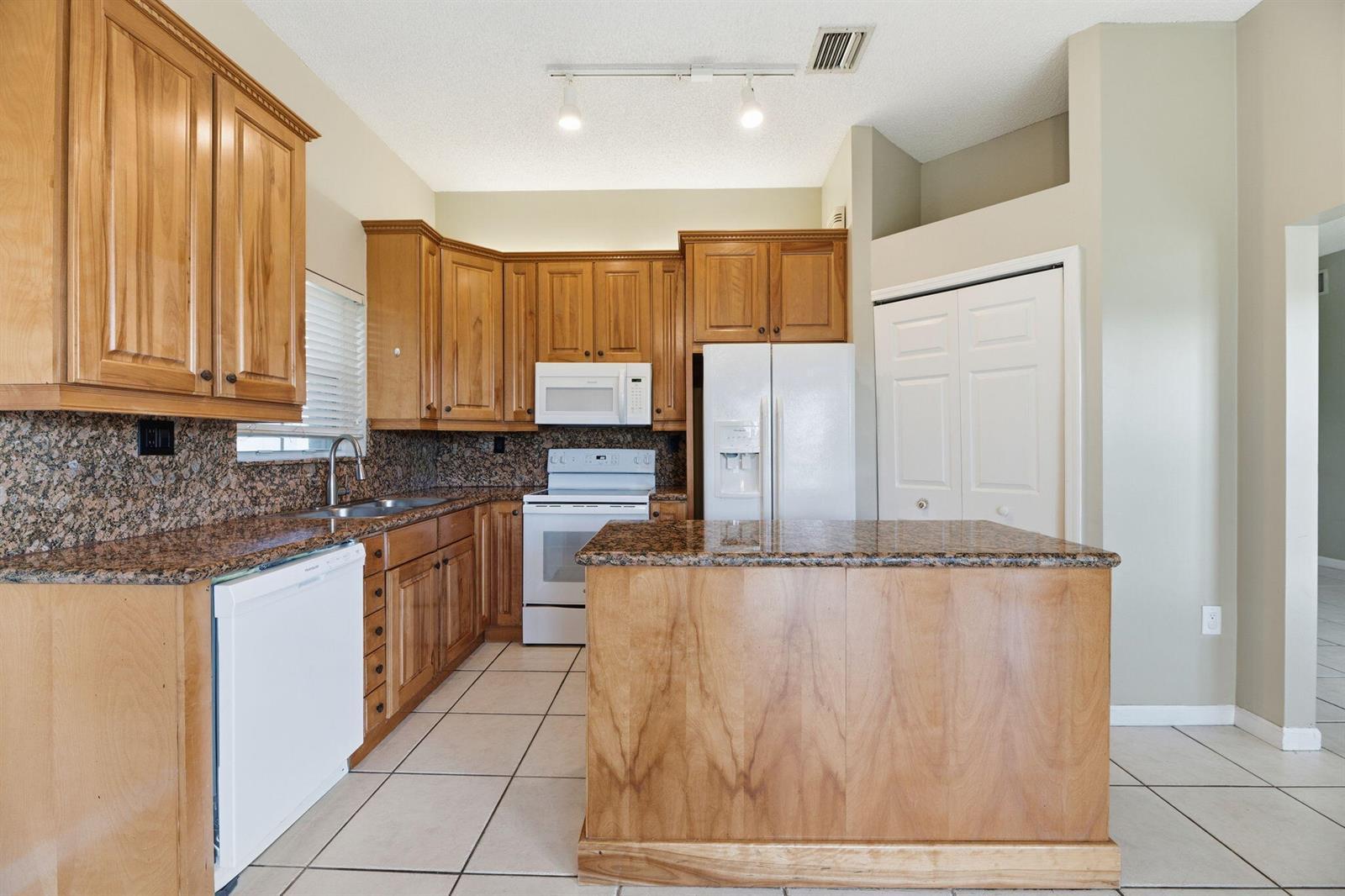 345 W Cypress Cove Circle, Davie FL 33325 photo 5
