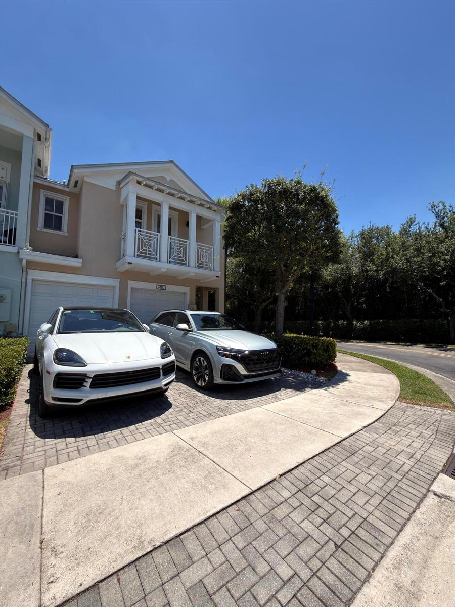 7407 NW 108th Path, Doral FL 33178