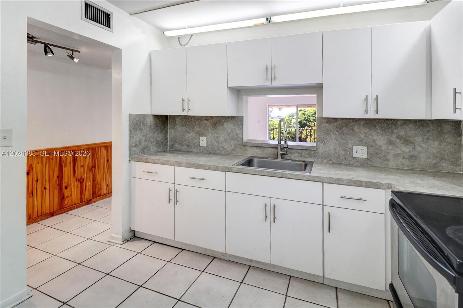 11905 NE 2nd Ave # C403, North Miami FL 33161 photo 3
