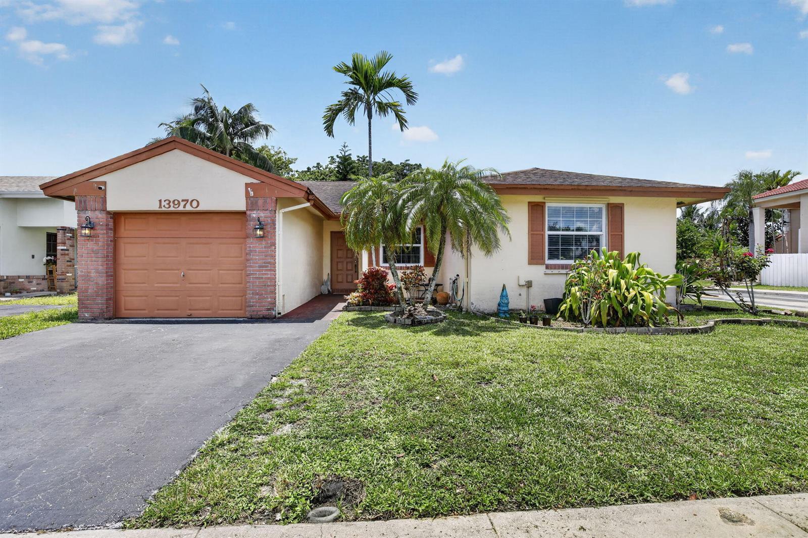 13970 Oaklawn Place, Davie FL 33325 photo 2