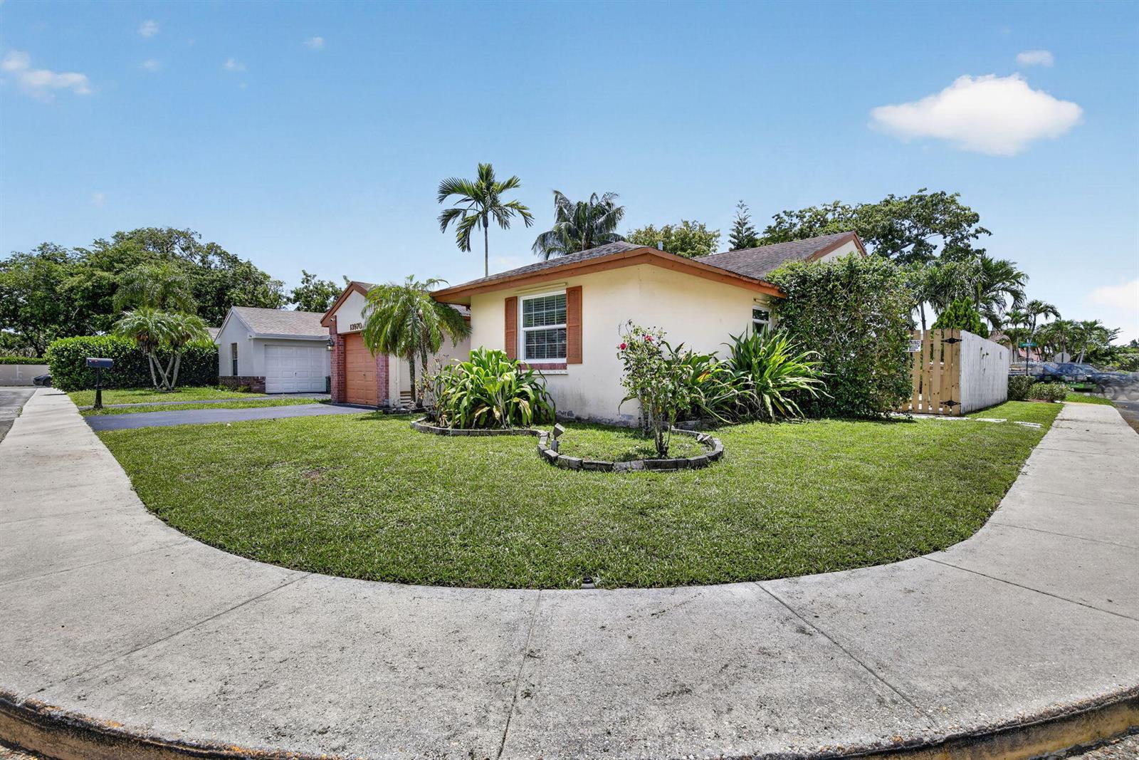 13970 Oaklawn Place, Davie FL 33325 photo 4
